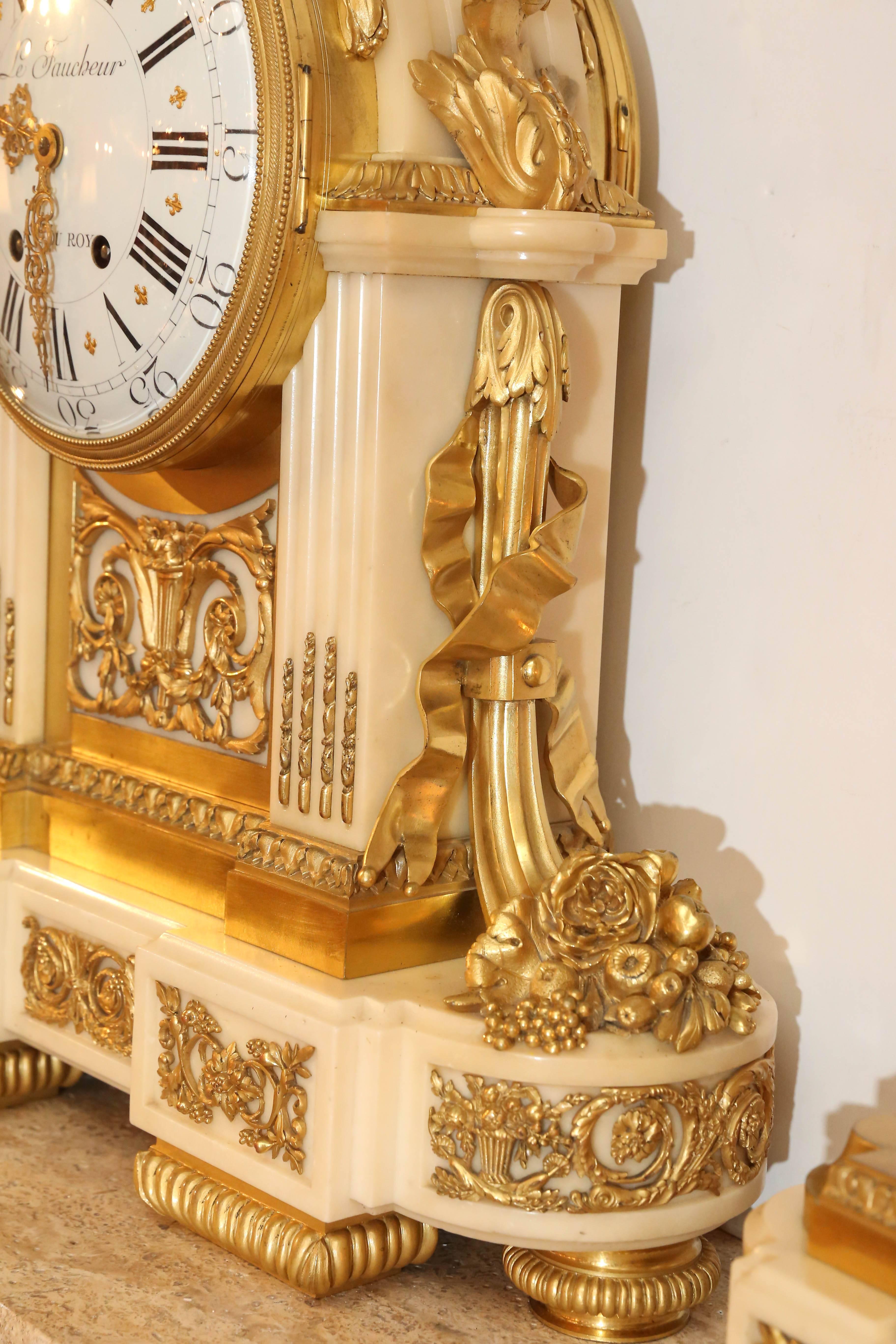 Three-Piece White Marble Garniture Clock Set with Bronze Ormolu Mounts In Excellent Condition In Houston, TX