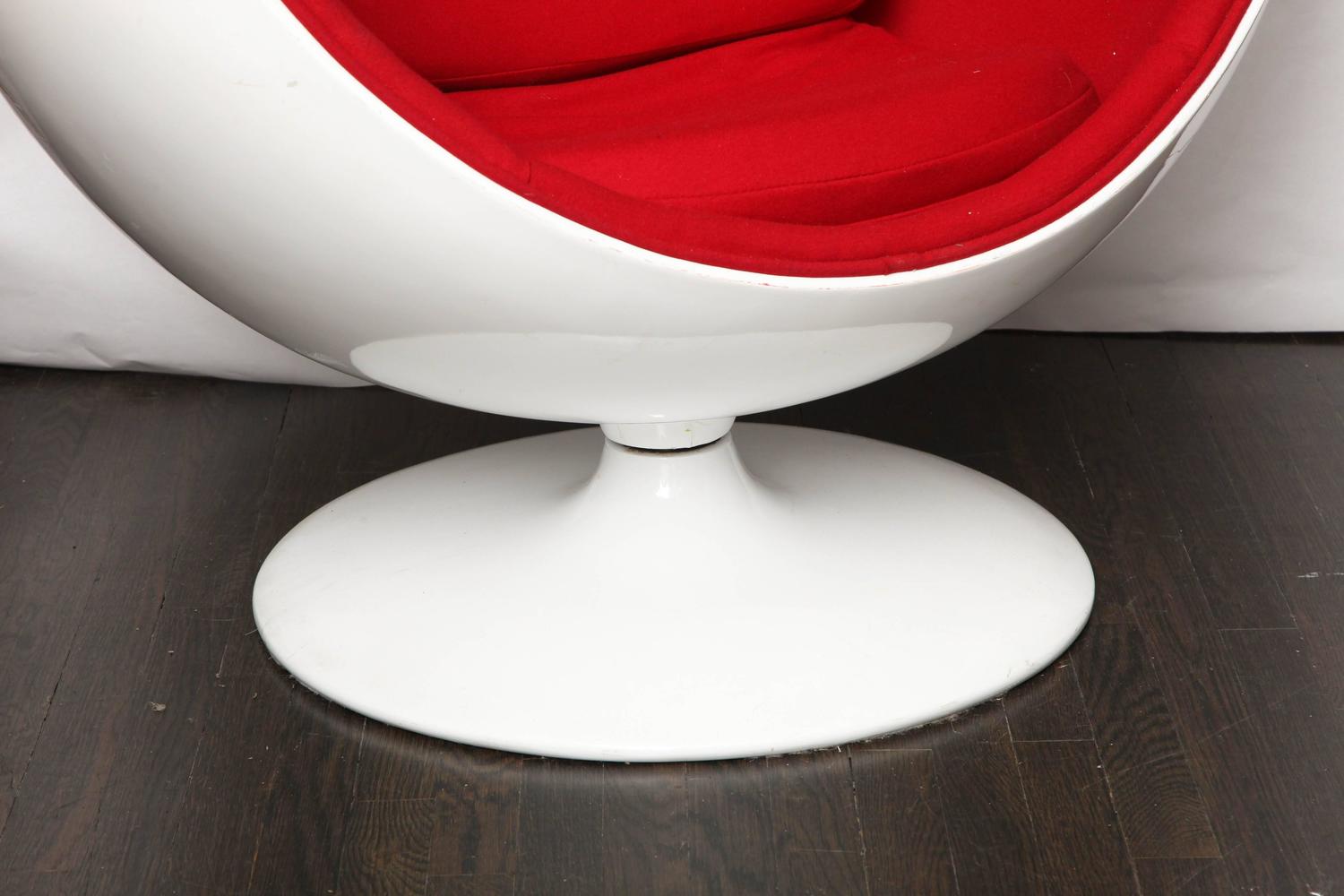 1960s Globe Chair by Eero Arnio in Fiber Glass, Aluminum and Upholstery