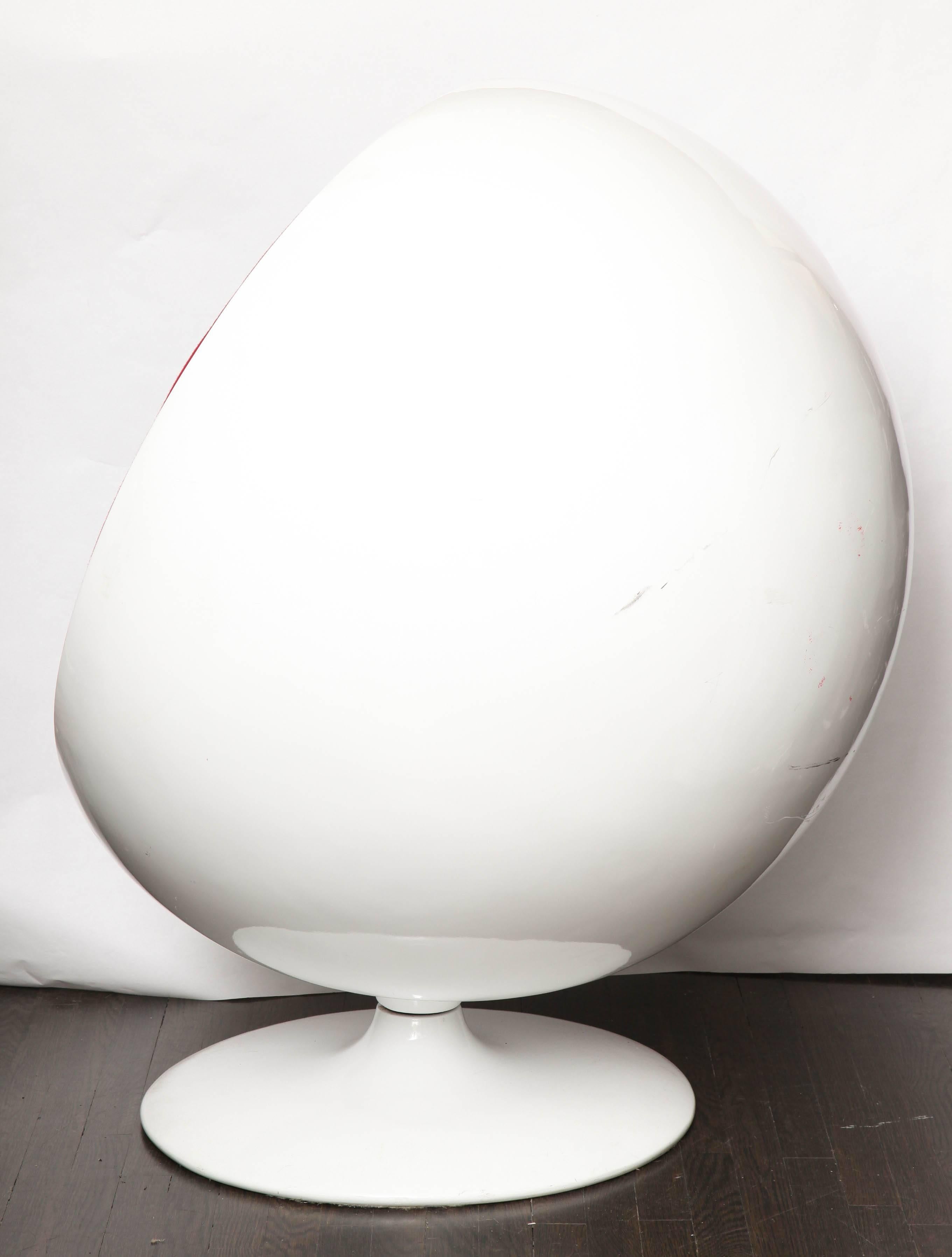 Finnish 1960s Globe Chair by Eero Arnio in Fiber Glass, Aluminum and Upholstery