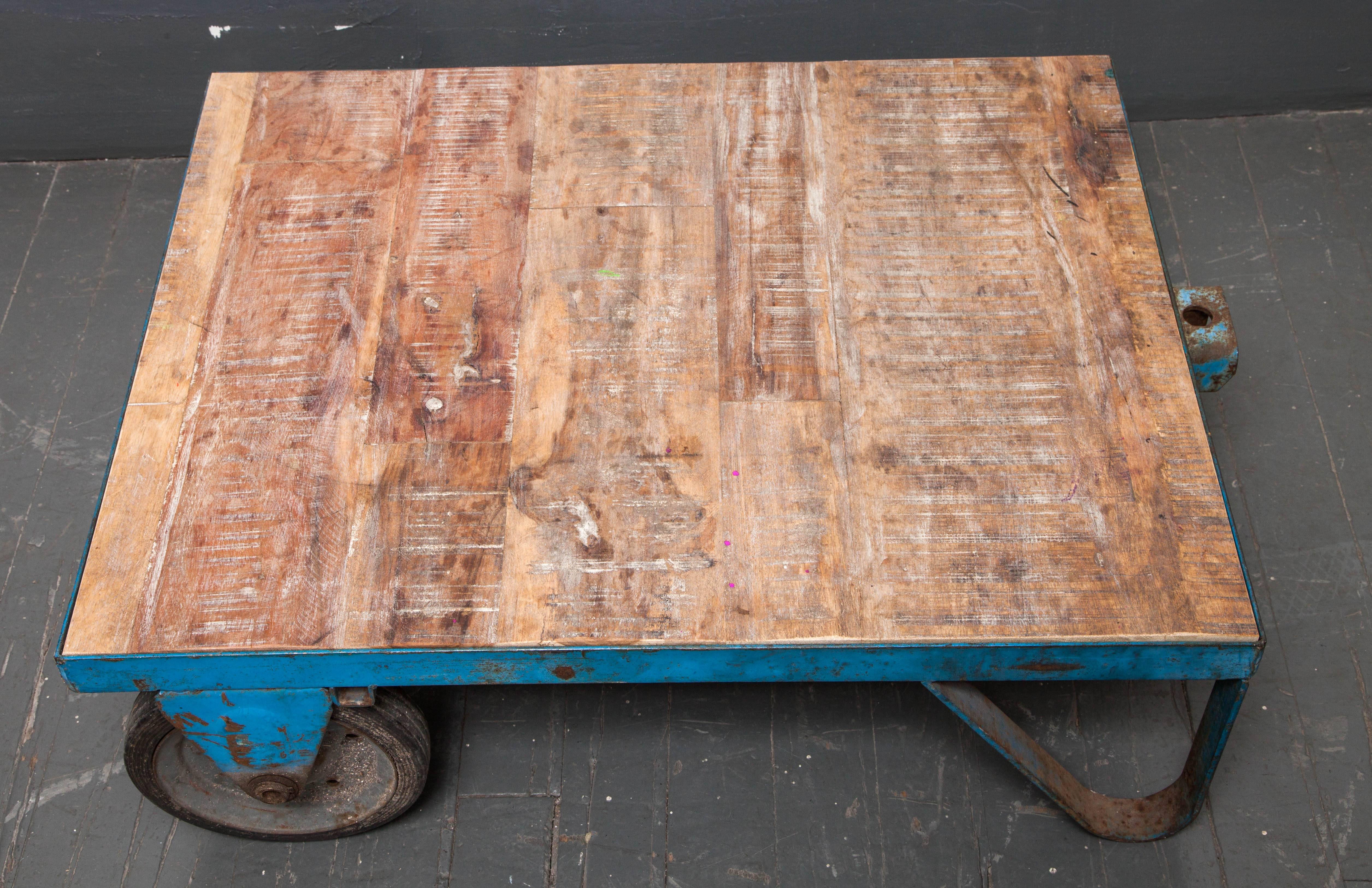 Industrial Cart Table In Good Condition For Sale In New York, NY