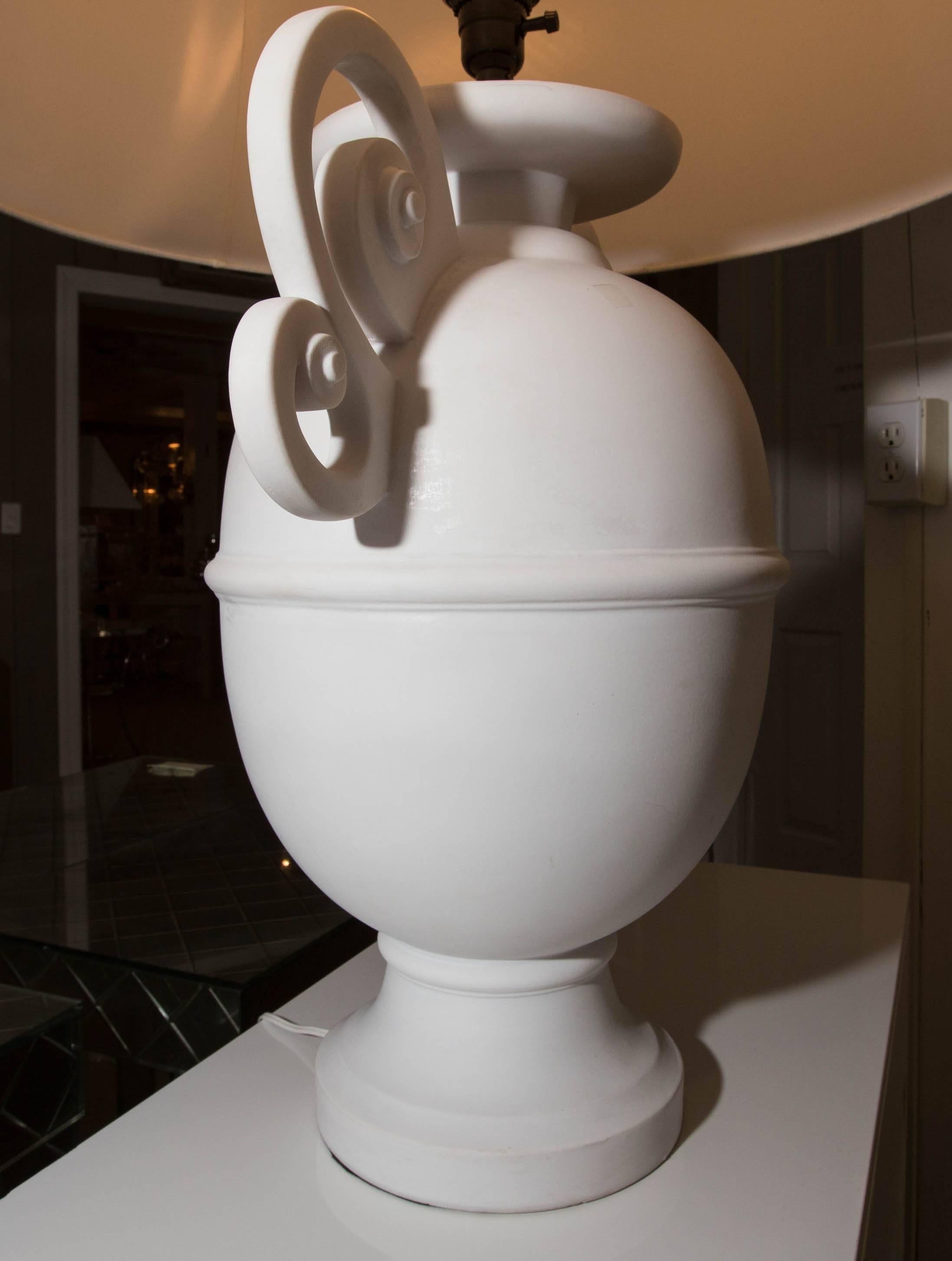 Late 20th Century Giocometti Style Urn-Shaped Lamp with White Matte Finish For Sale