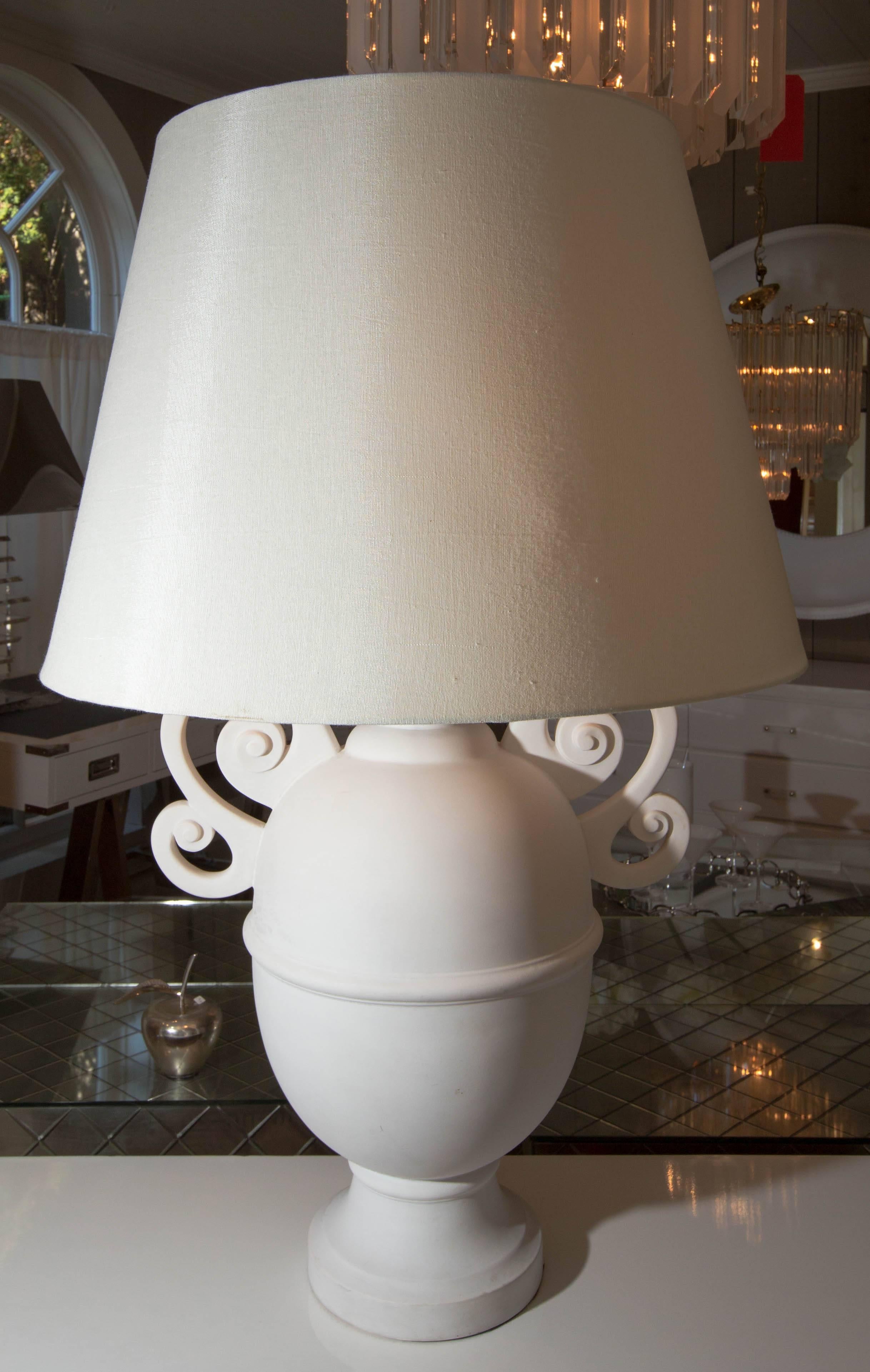 Giocometti Style Urn-Shaped Lamp with White Matte Finish For Sale 1