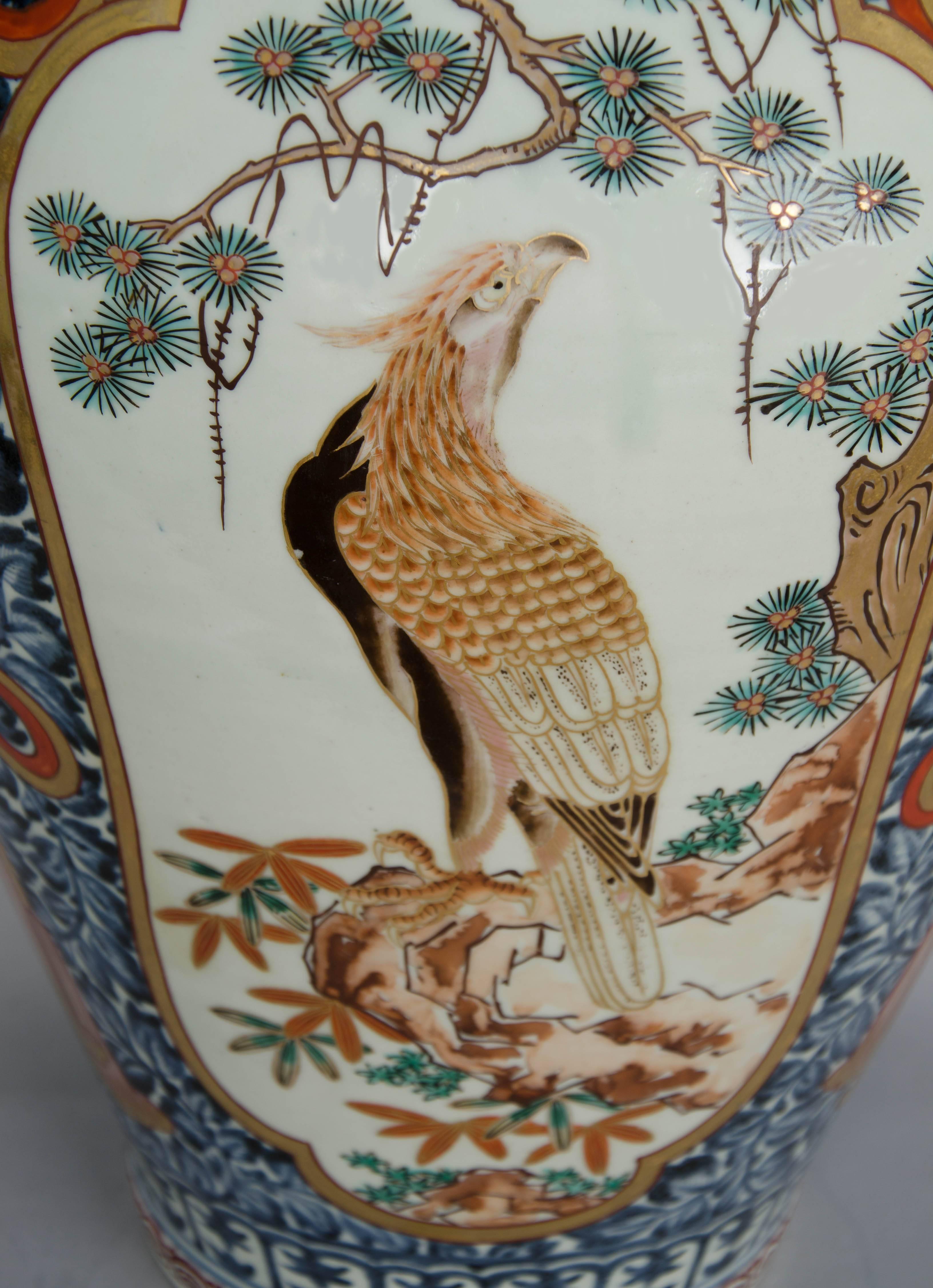 An exceptional quality Japanese Imari vase dating from ca 1700 and featuring an excellent decoration: three panels depicting an hawk resting amongst pine tree branches and shi shi lions fighting in a surround of rocks, bamboo and peonies. Every