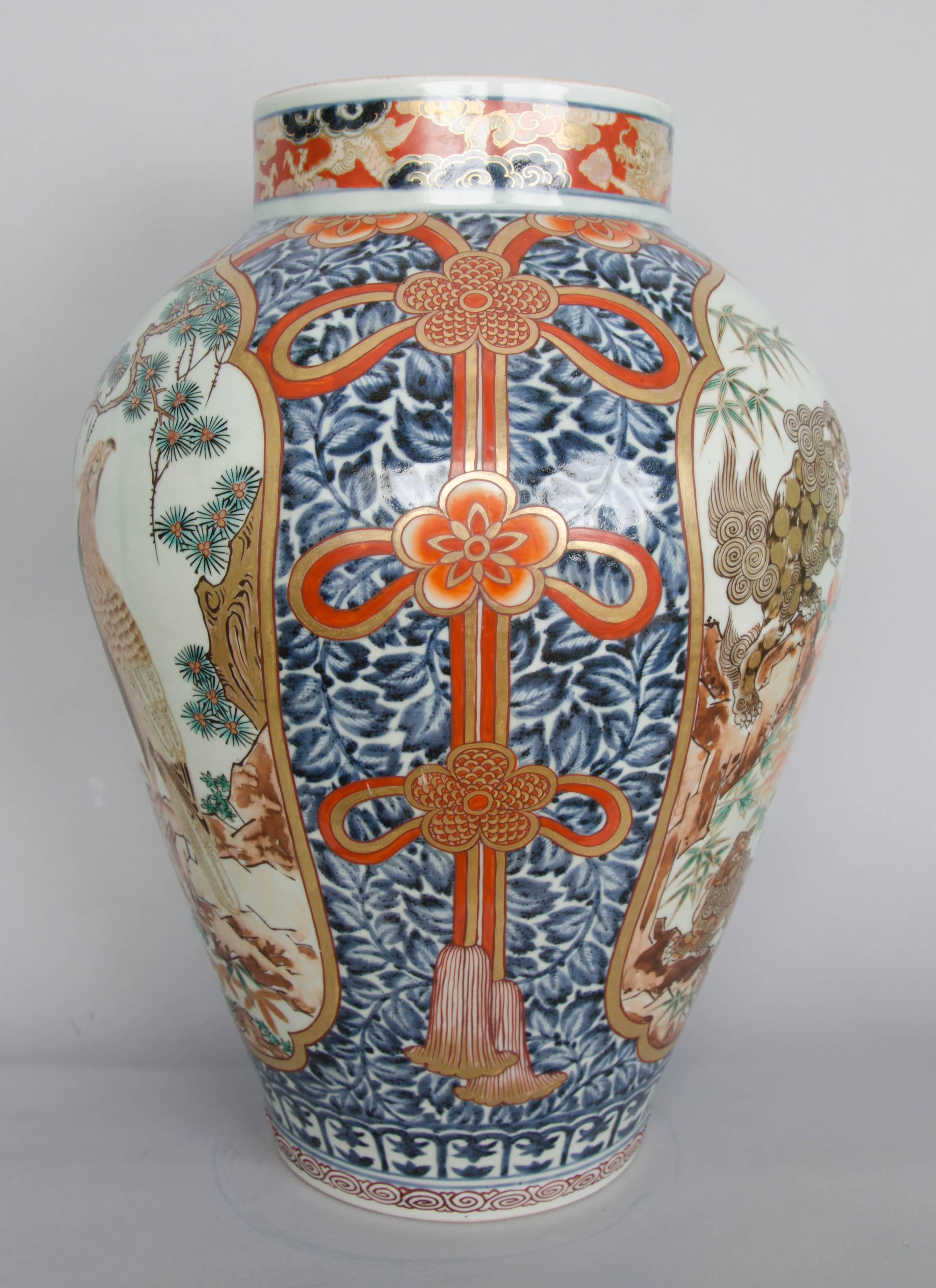 Late 17th Century Japanese Imari Vase In Excellent Condition For Sale In London, GB