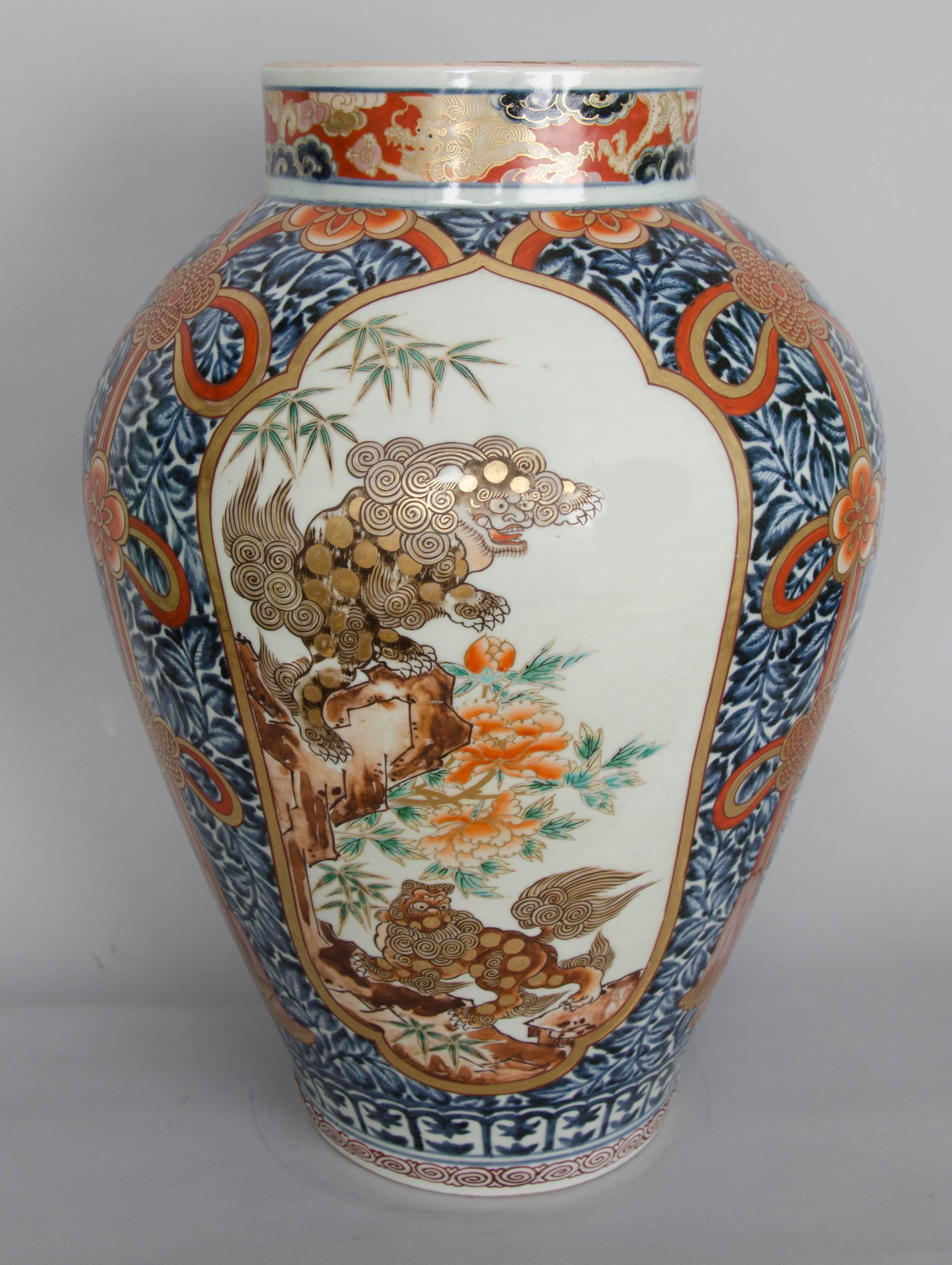 Late 17th Century Japanese Imari Vase For Sale 2