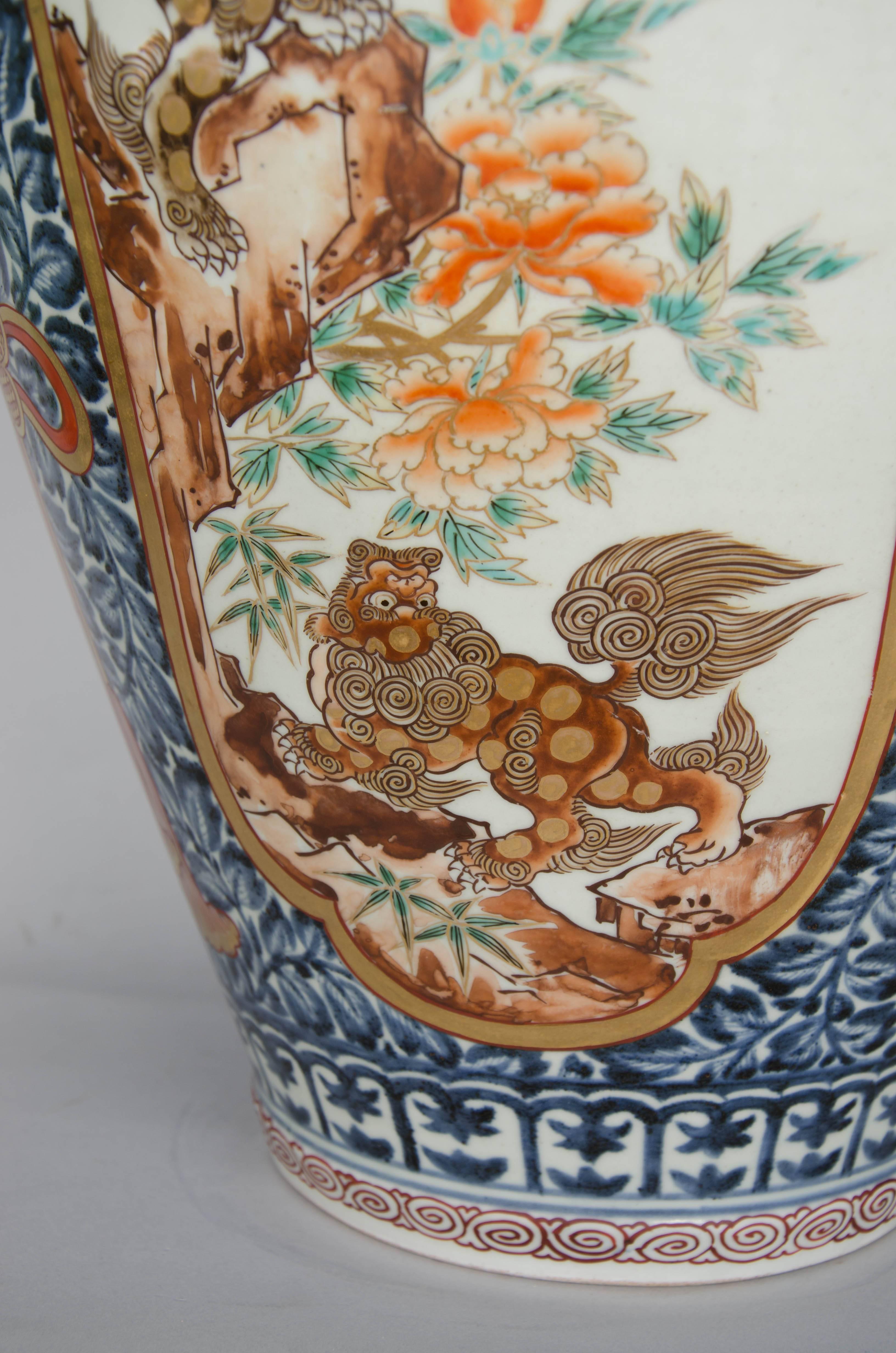 Late 17th Century Japanese Imari Vase For Sale 3