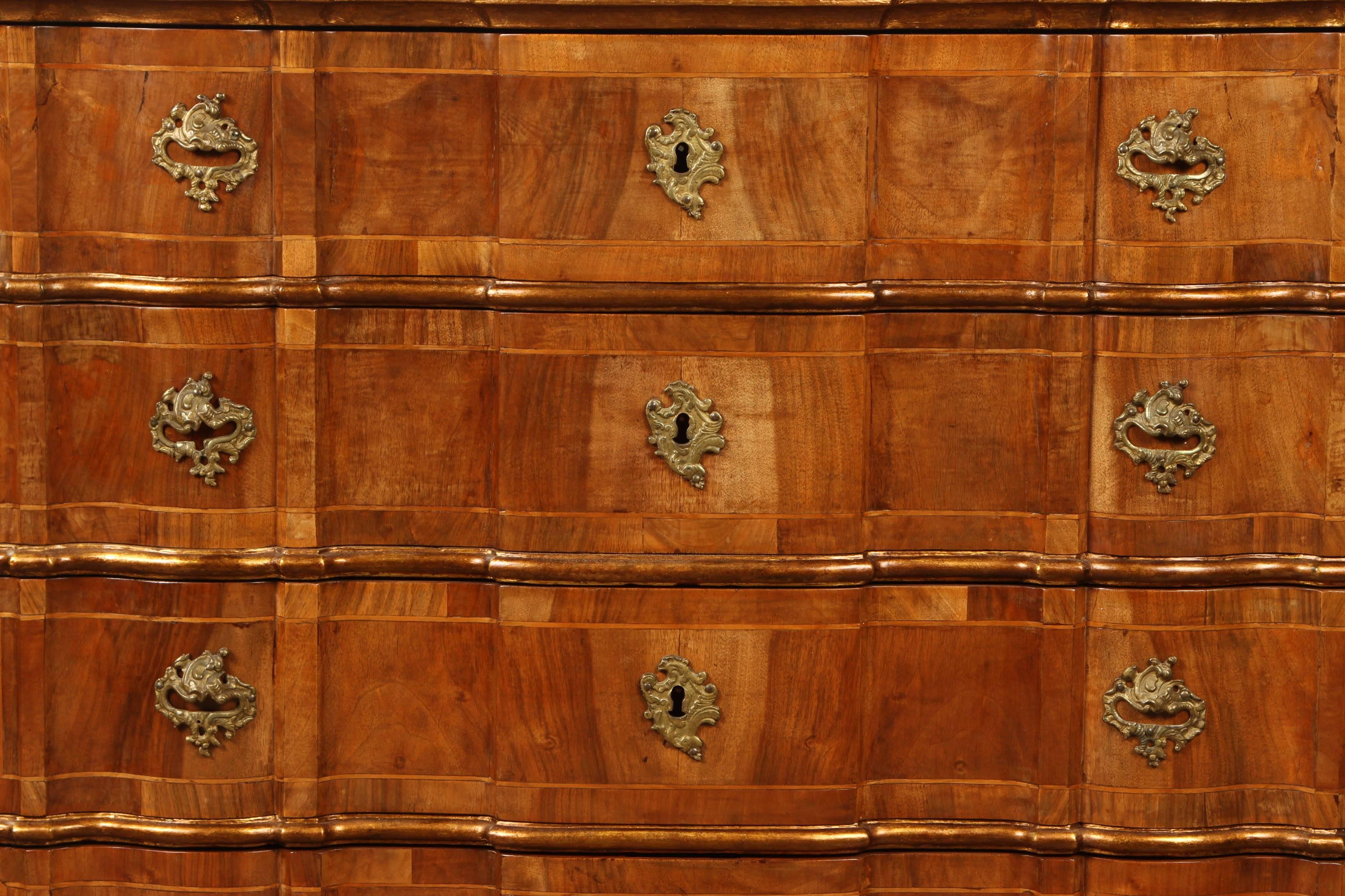 Veneer Danish Rococo chest of drawers with key