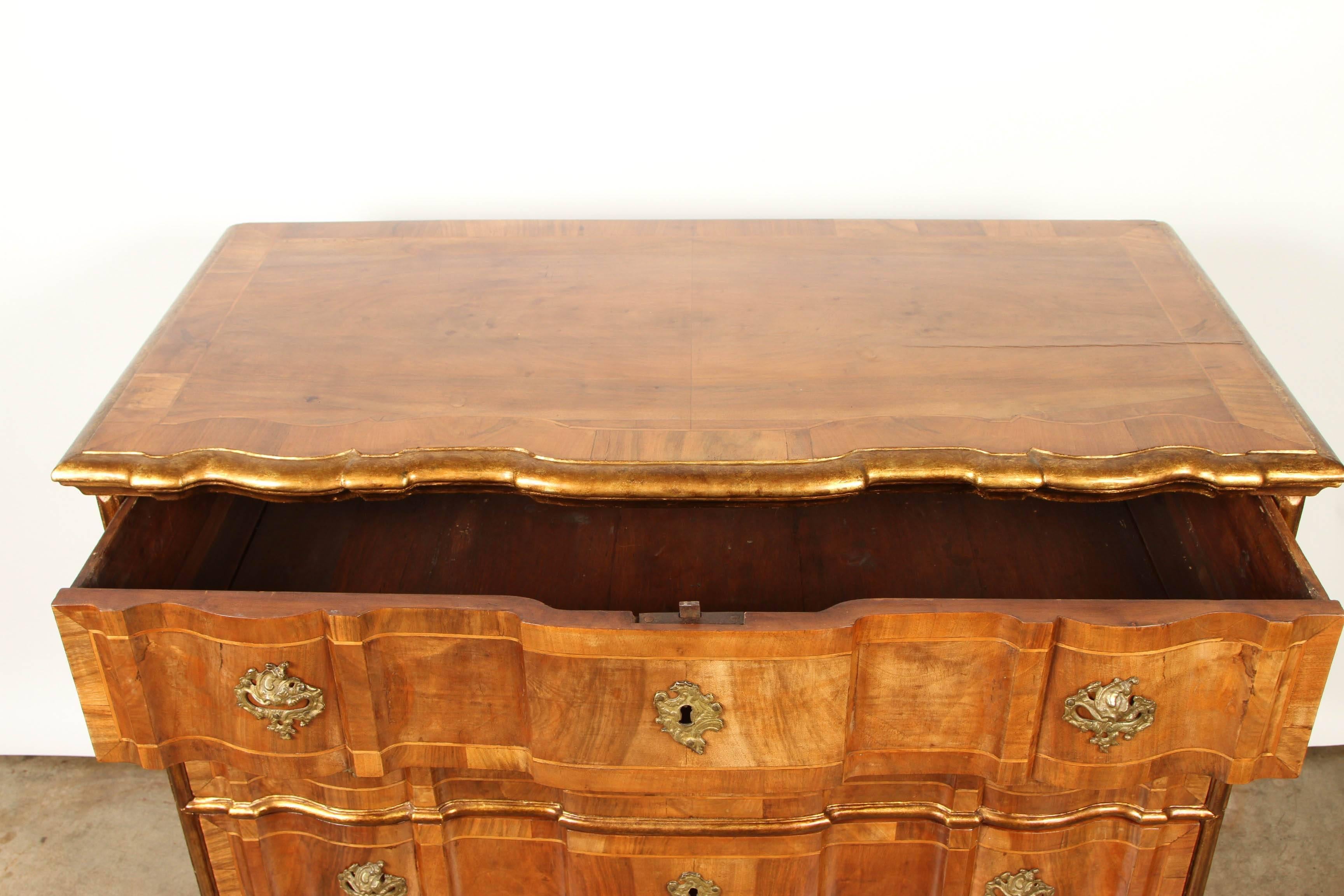 Danish Rococo chest of drawers with key 3