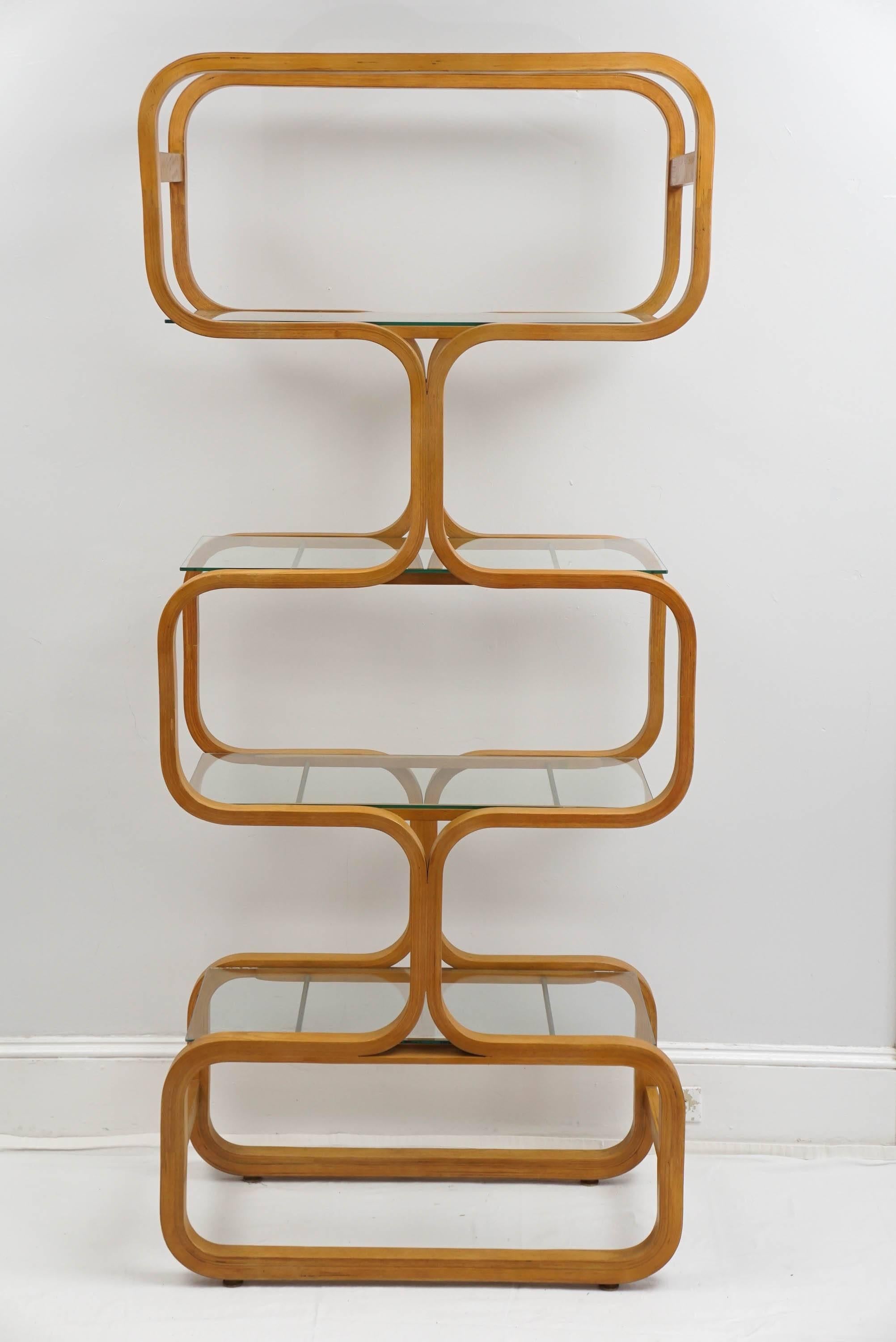 a great piece from Plycraft.
light and airy way to display your ....
its in fantastic condition
2 available.