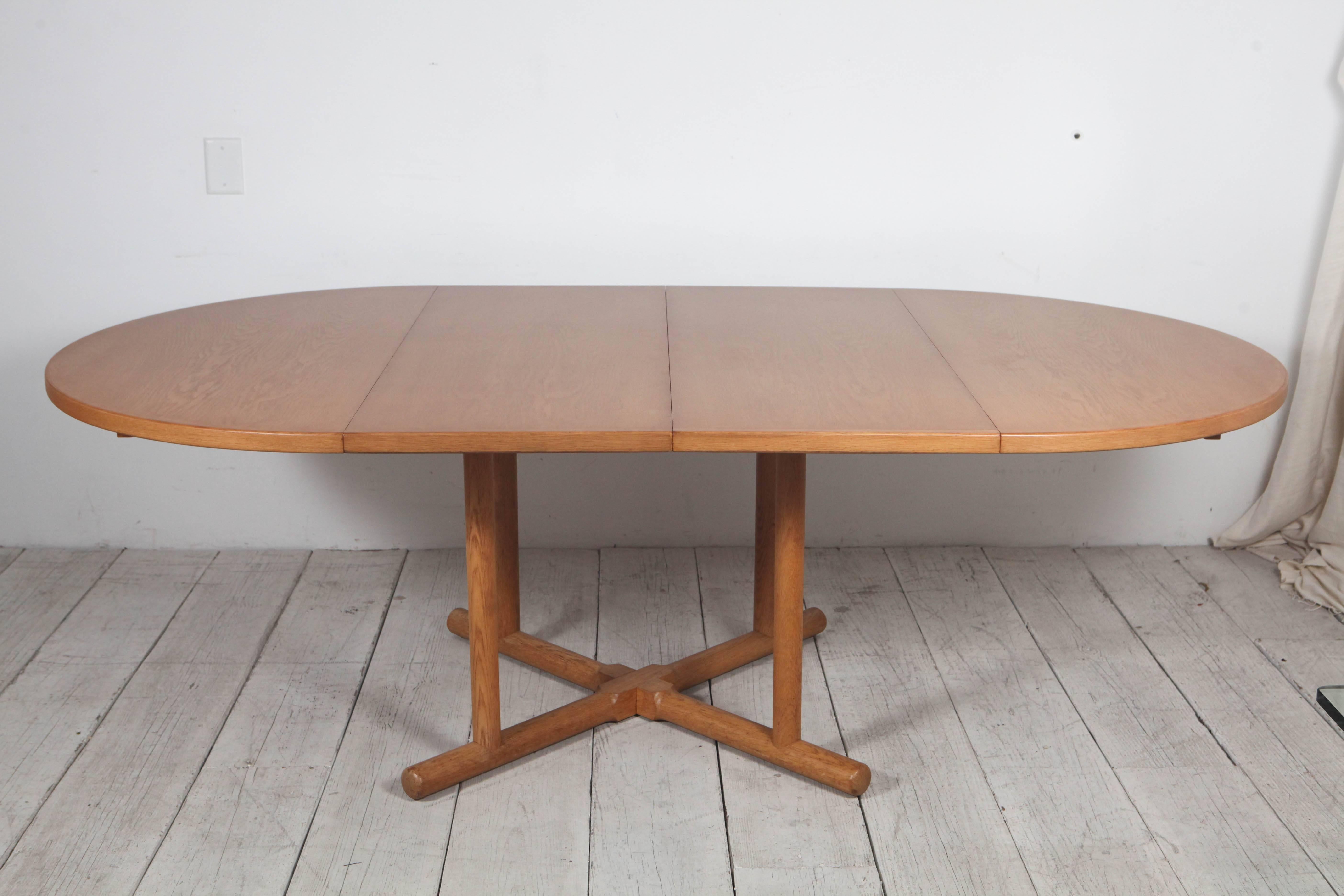 Mid-20th Century Oak Round Extension Table in the Style of Charlotte Perriand
