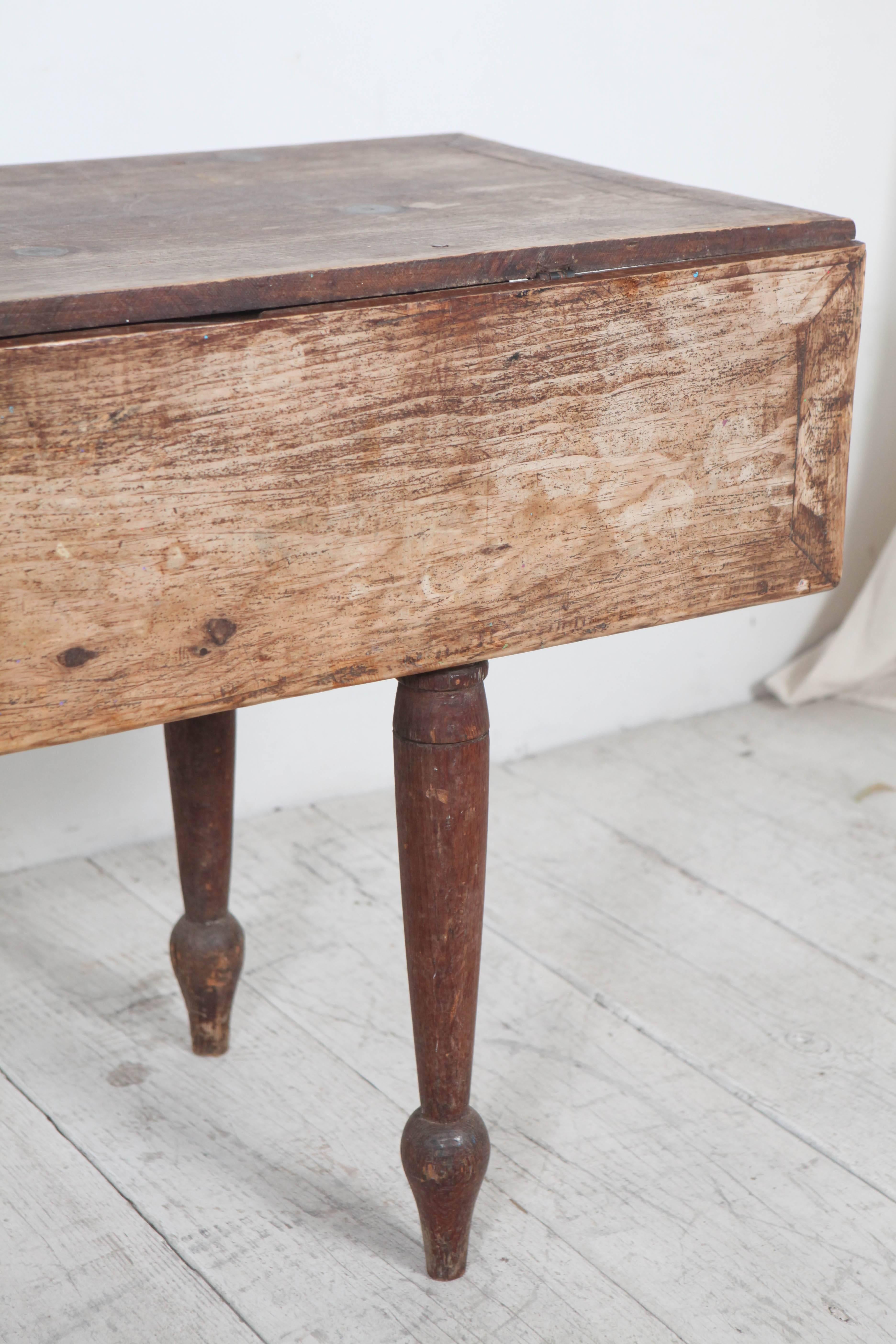 Rustic Drop-Leaf Wooden Table with Turned Legs In Good Condition In Los Angeles, CA