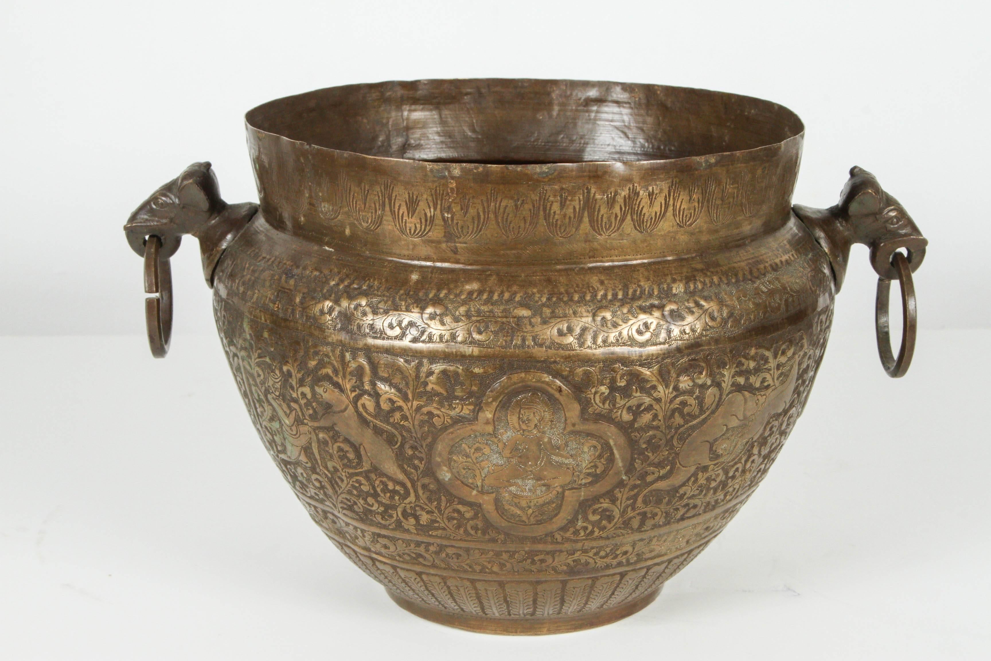 Anglo-Indian Mughal Bronze Cache Pot In Good Condition In North Hollywood, CA