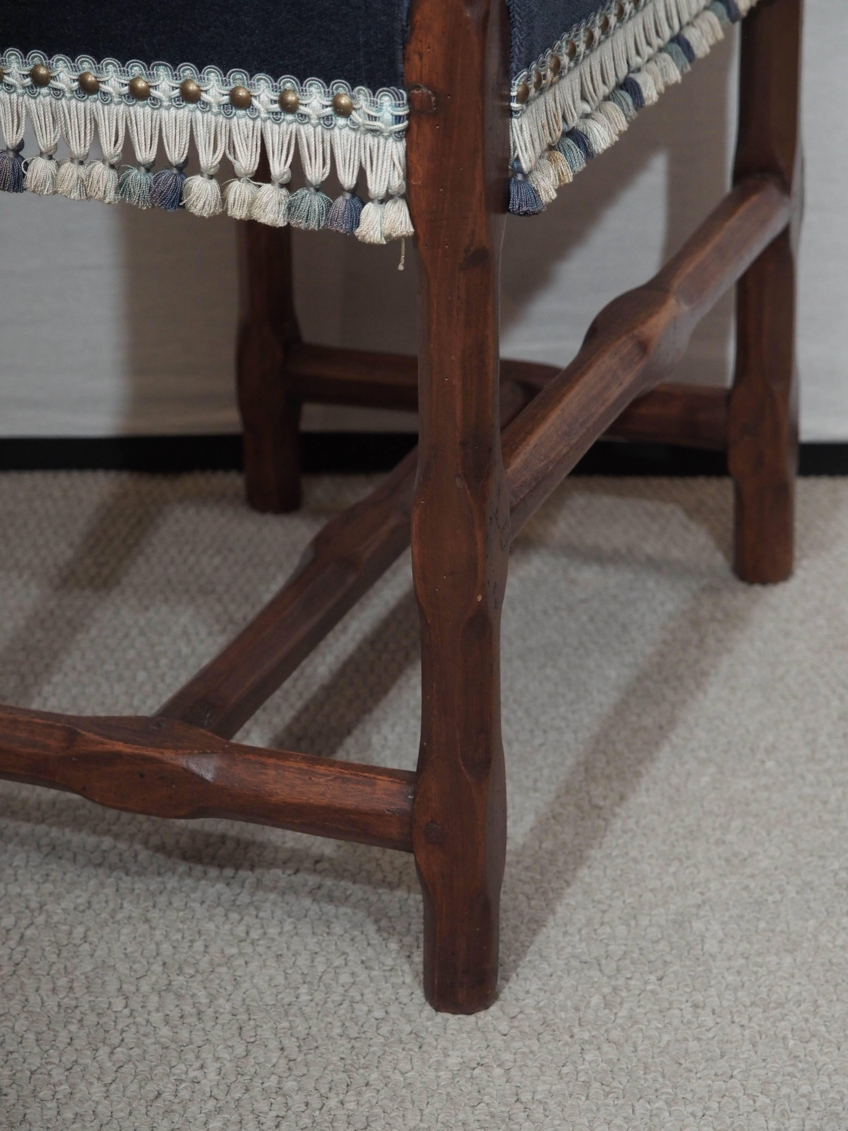 Set of 6 18th century Italian walnut upholstered hall/dining chairs 2