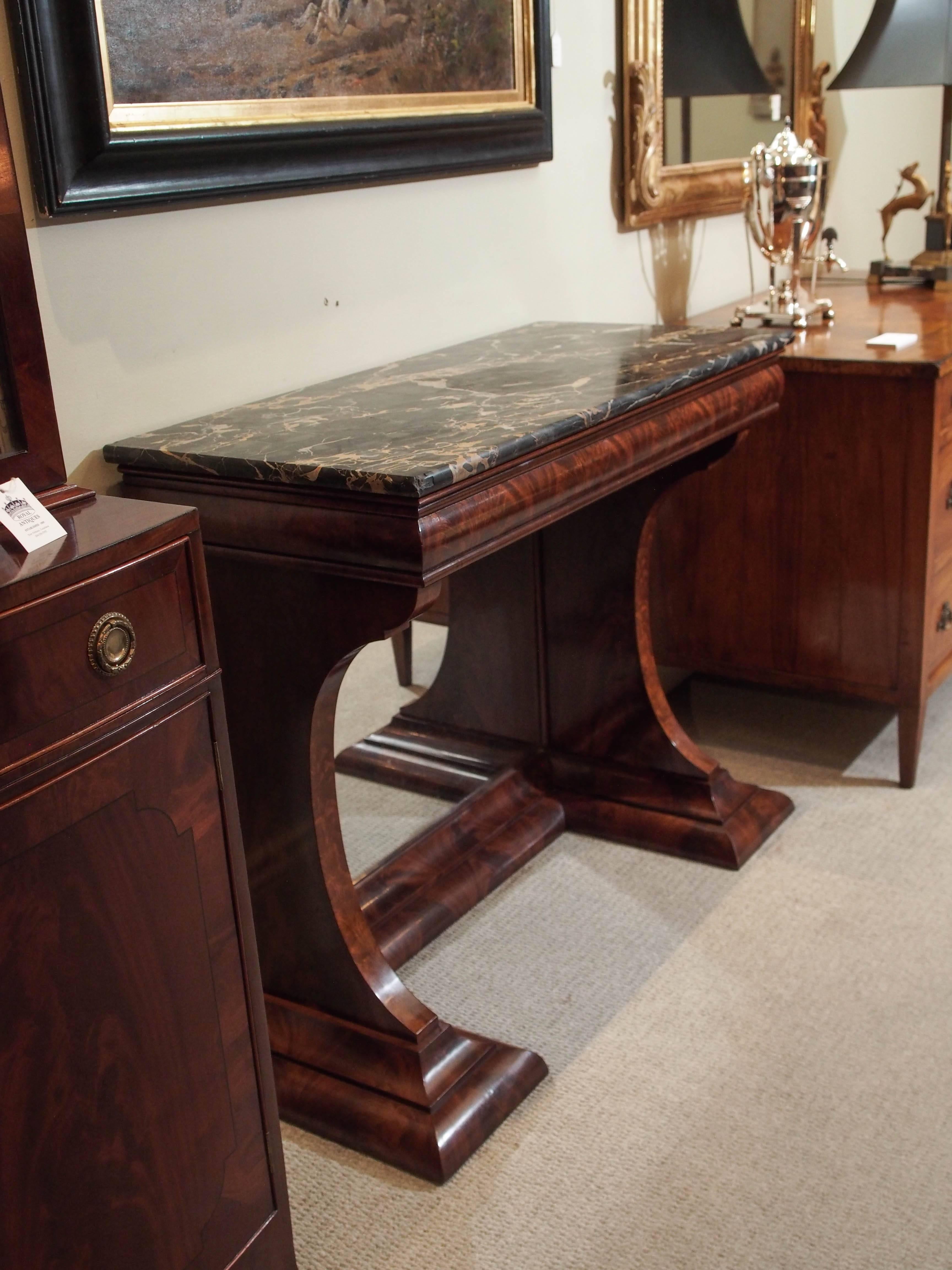 Early 19th Century Antique American mahogany pier table w/marble top and 