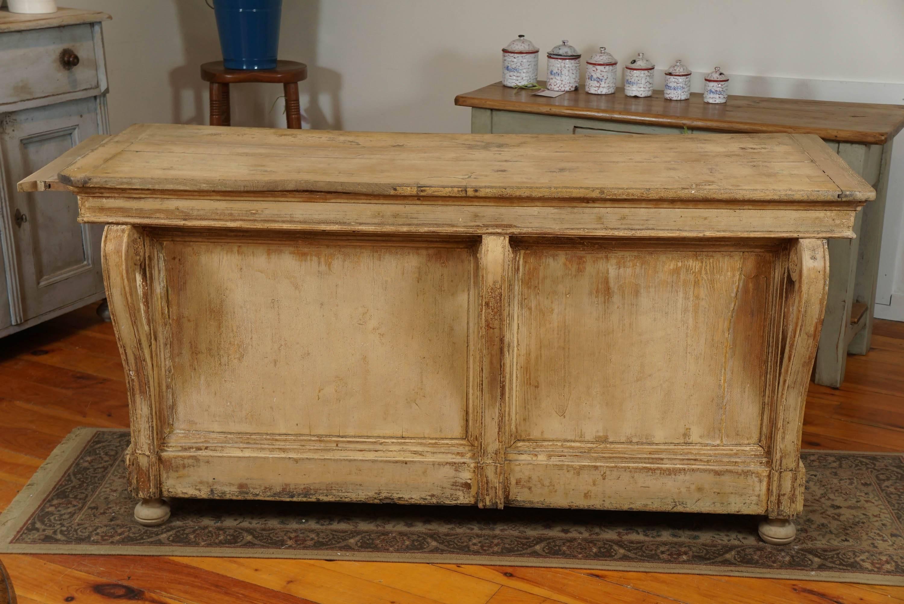 This store counter is wonderful, complete with a sliding serving board on one end. Done in original soft butter color you can’t help but to look at the korbels on one side. The other side has storage and two drawers. We can’t buy enough store