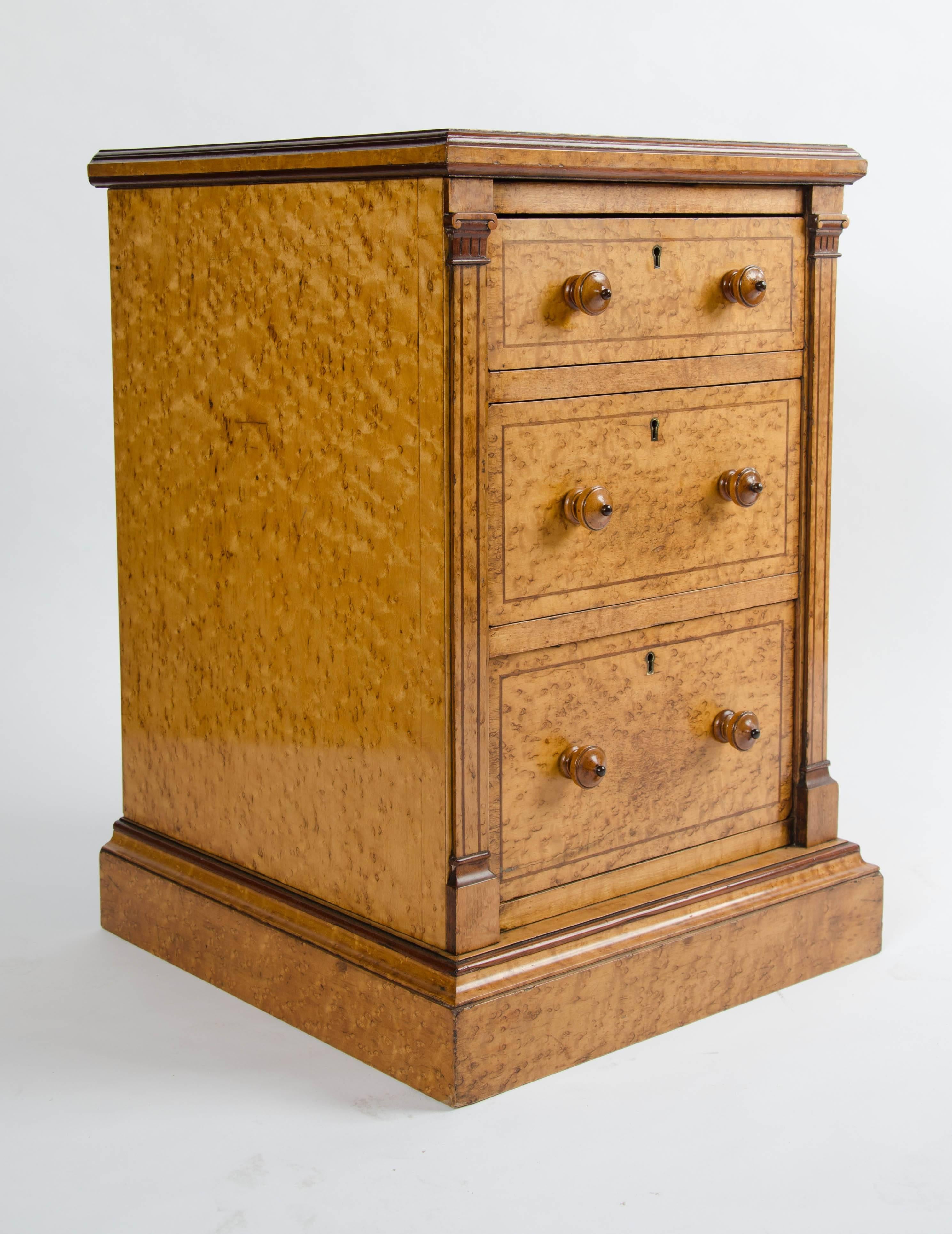 Pair of 19th Century Bird's-Eye Maple Bedside Chests 2
