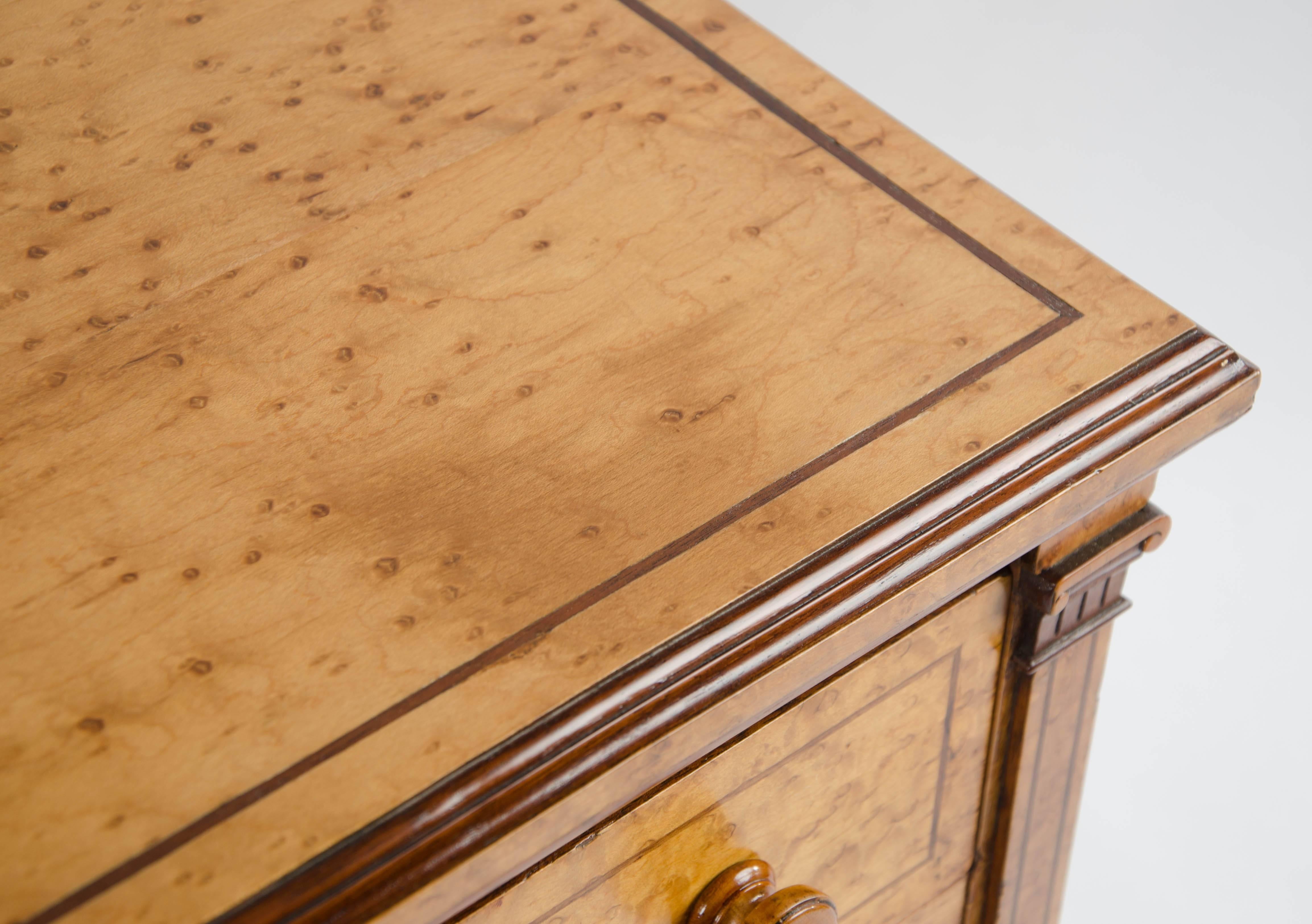 Pair of 19th Century Bird's-Eye Maple Bedside Chests 3