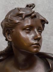 Buste en bronze grandeur nature d'une jeune fille signée Richard et titrée Espérance