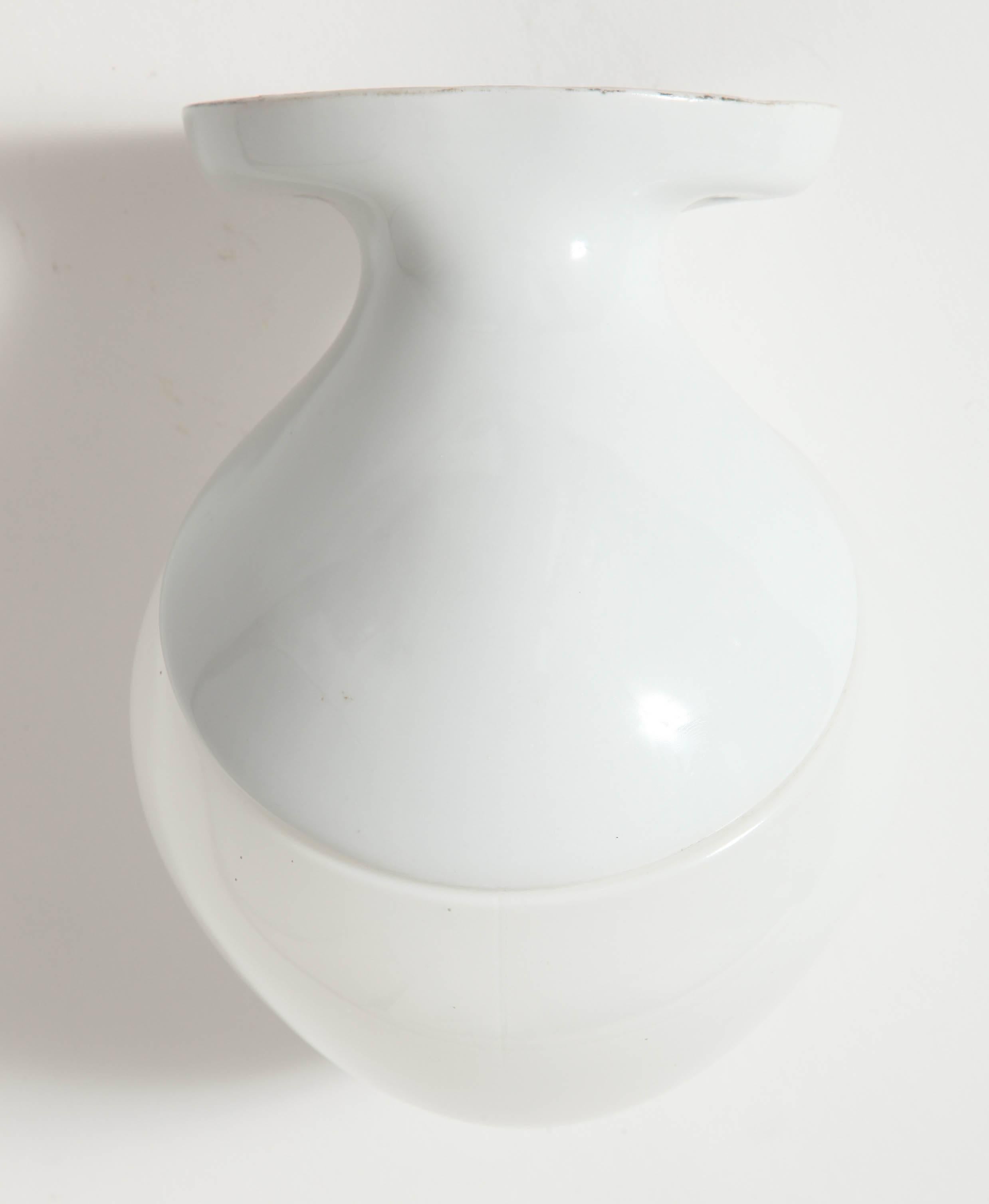 Mid-20th Century Art Moderne White Porcelain and Glass Sconce 