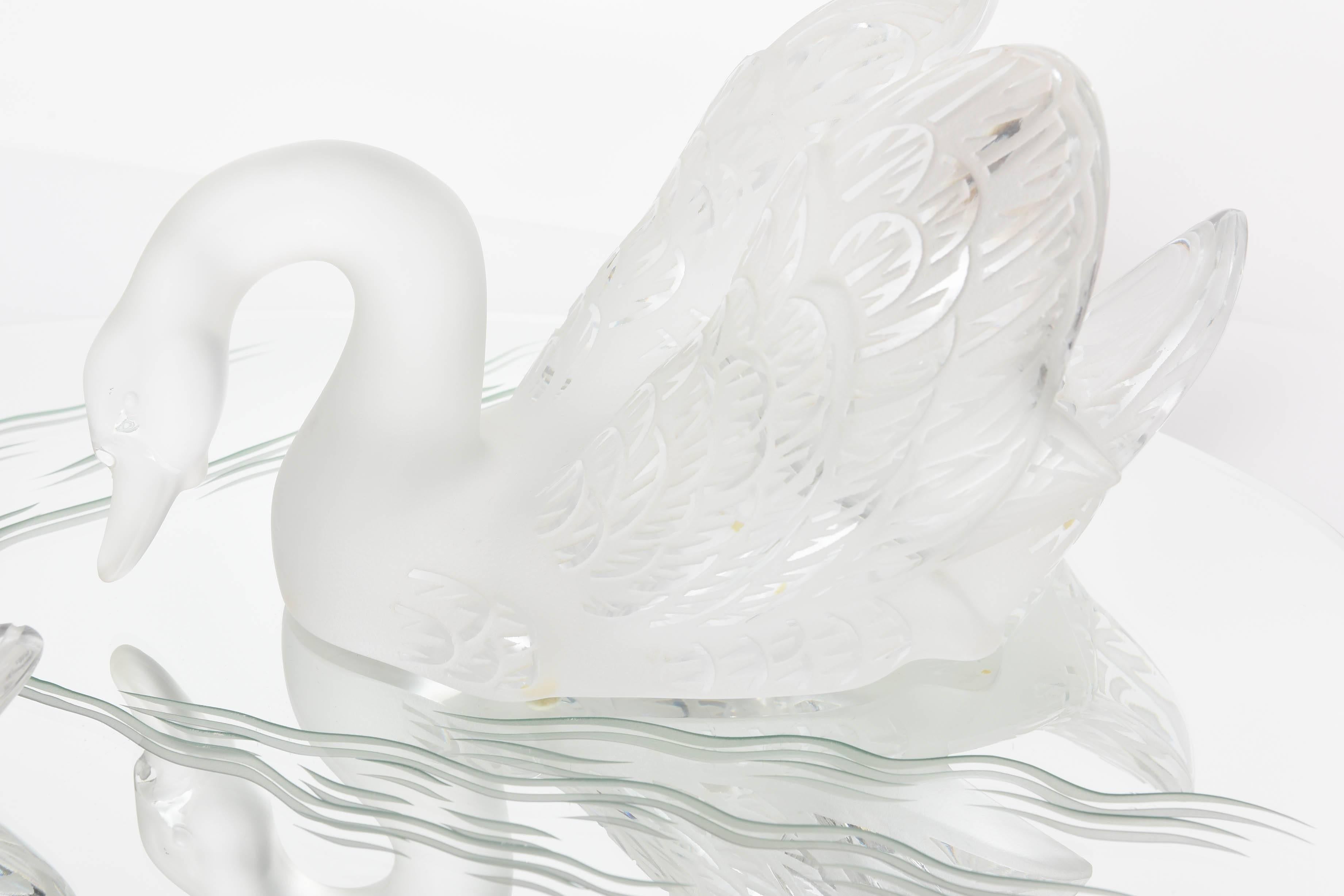 Pair of Vintage Lalique Swans with Plateau In Good Condition In West Palm Beach, FL