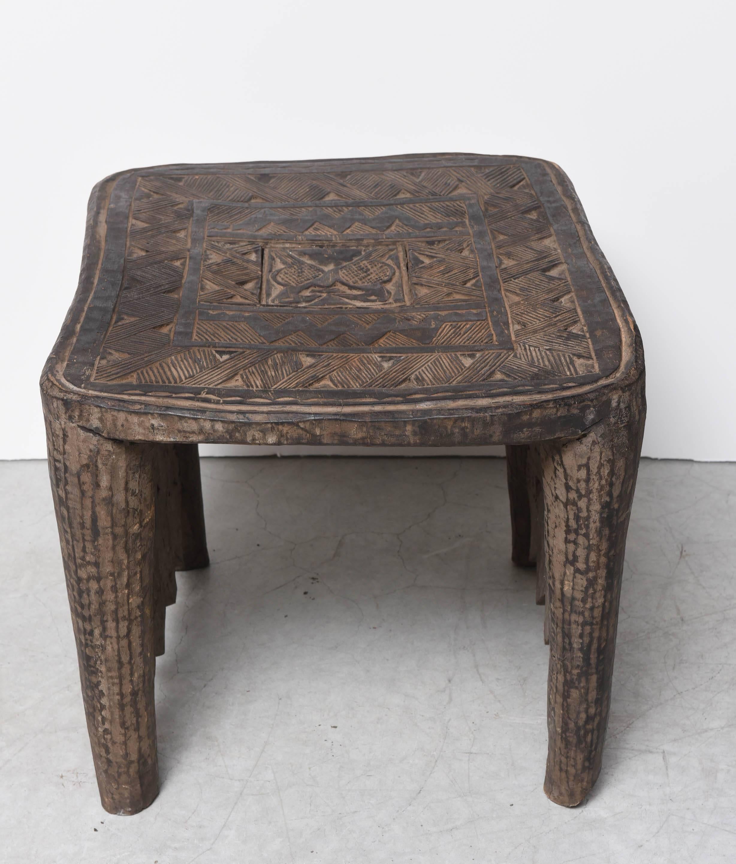 Nigerian Entrance Side Table with Jewelry  safe from Africa In Excellent Condition For Sale In Miami, Miami Design District, FL