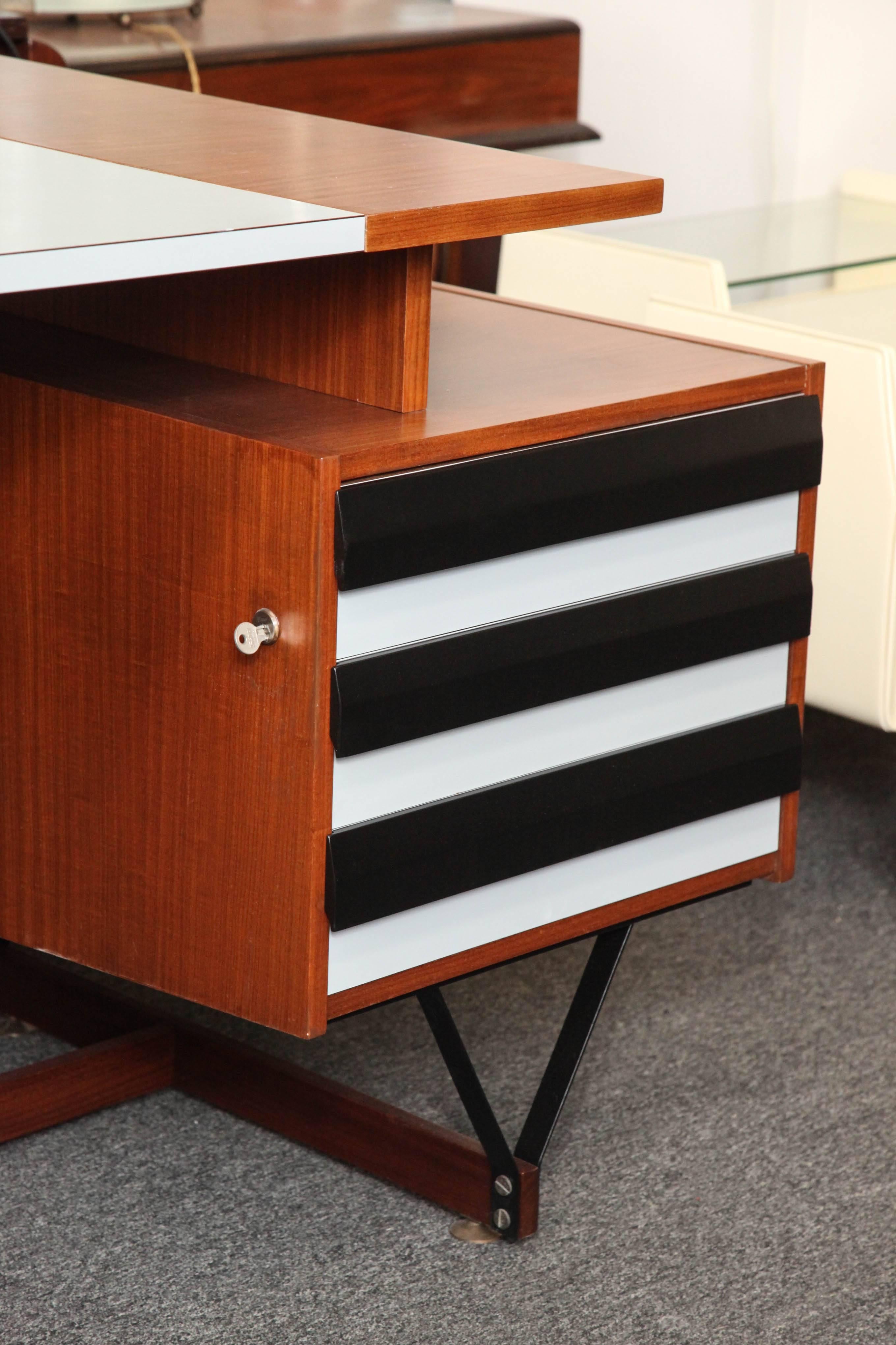 Mid-Century Modern Modernist Desk Made in Italy in 1955 For Sale
