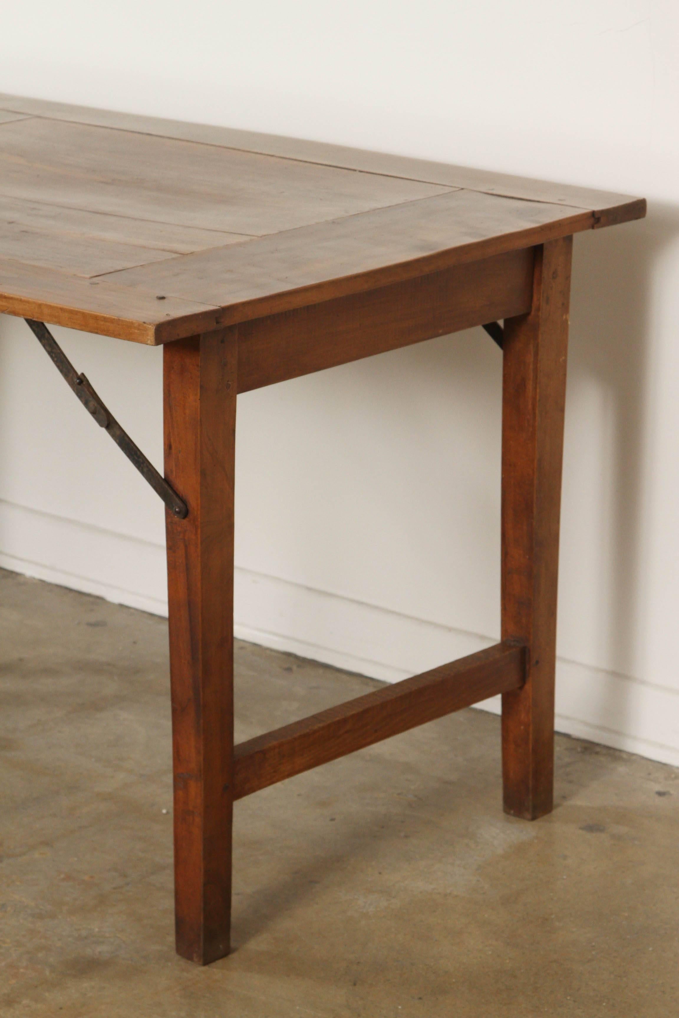 Late 19th Century French Walnut Table with Folding Legs For Sale 1
