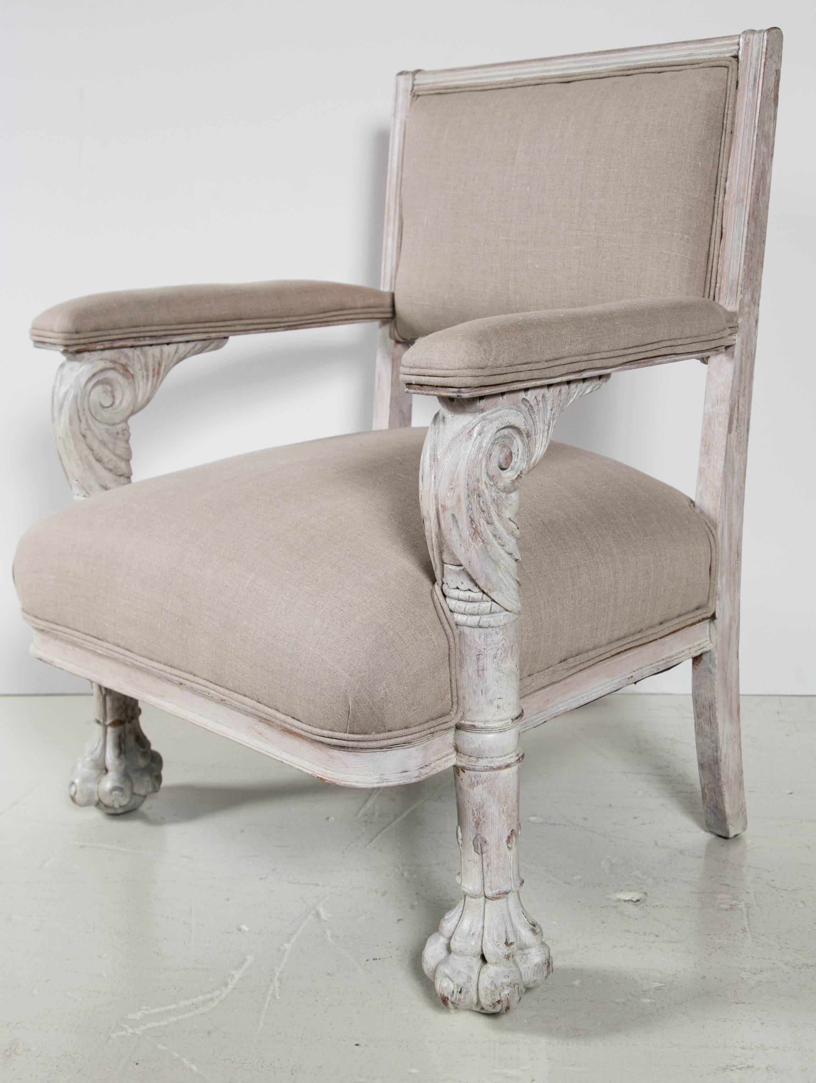 Pair of White Carved Armchairs In Excellent Condition In Stamford, CT