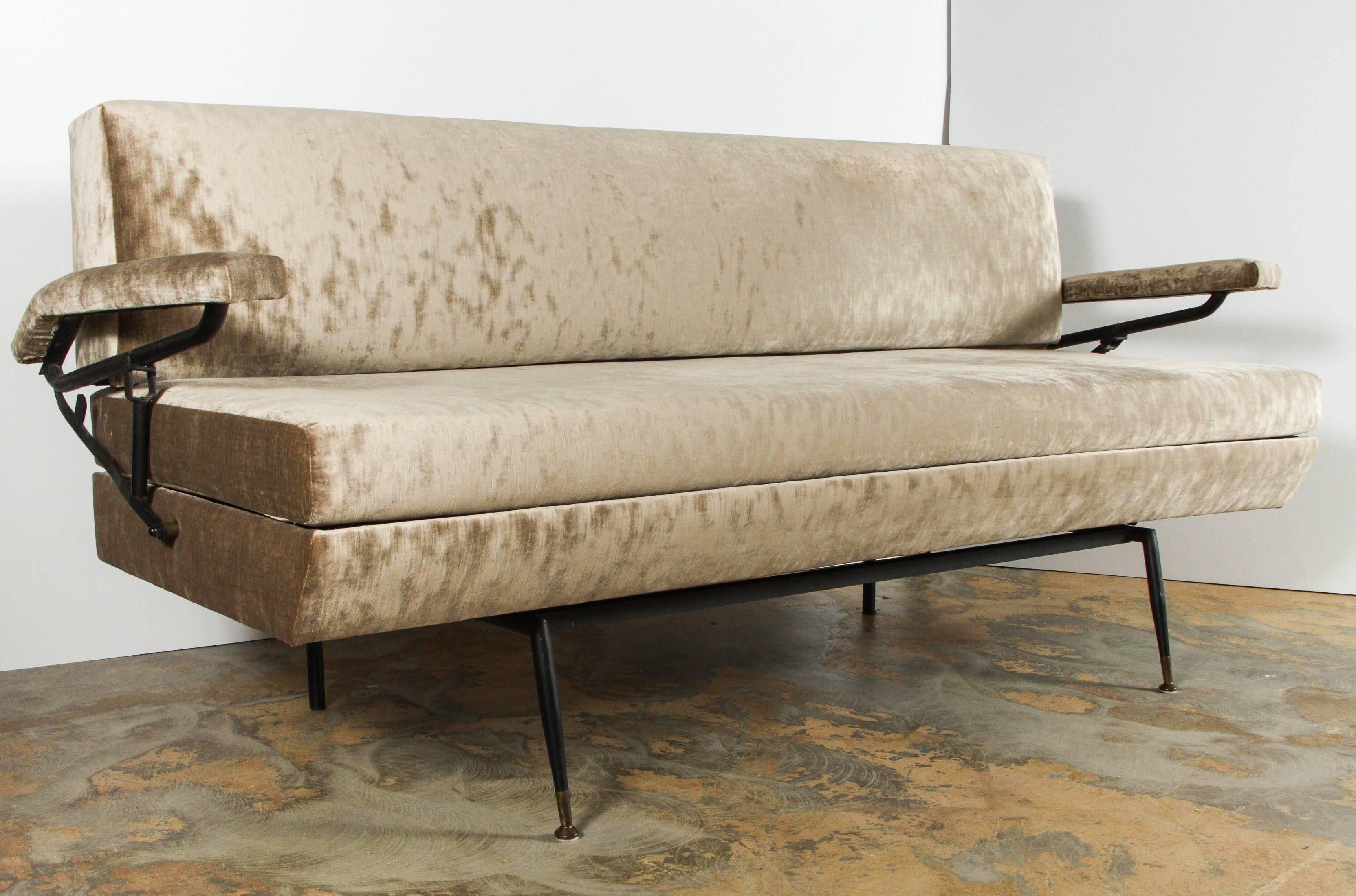Mid-20th Century Italian Sofa and Daybed in Style of Osvaldo Borsani For Sale