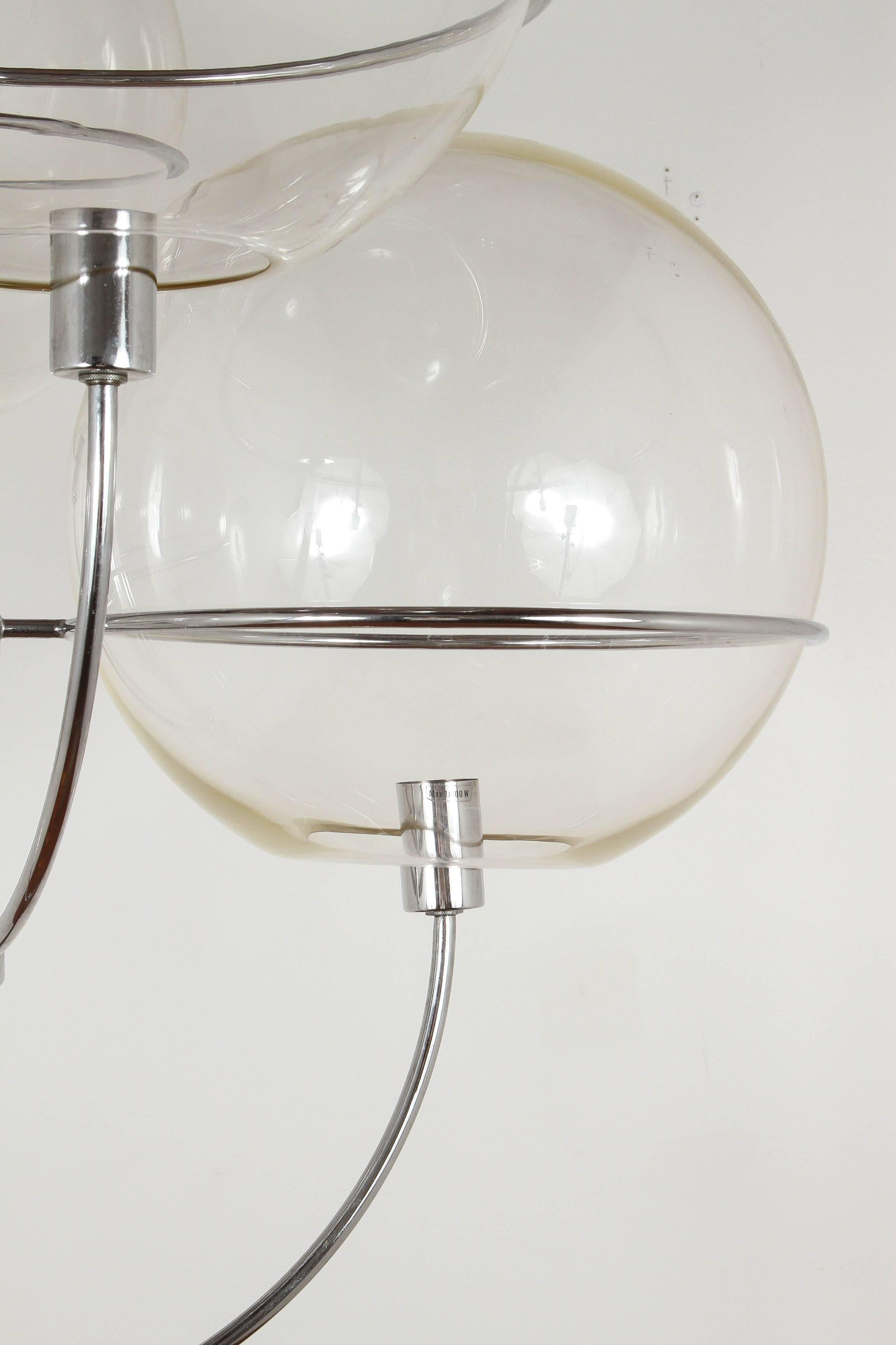 italien Luminaire à la manière de Vico Magistretti en vente