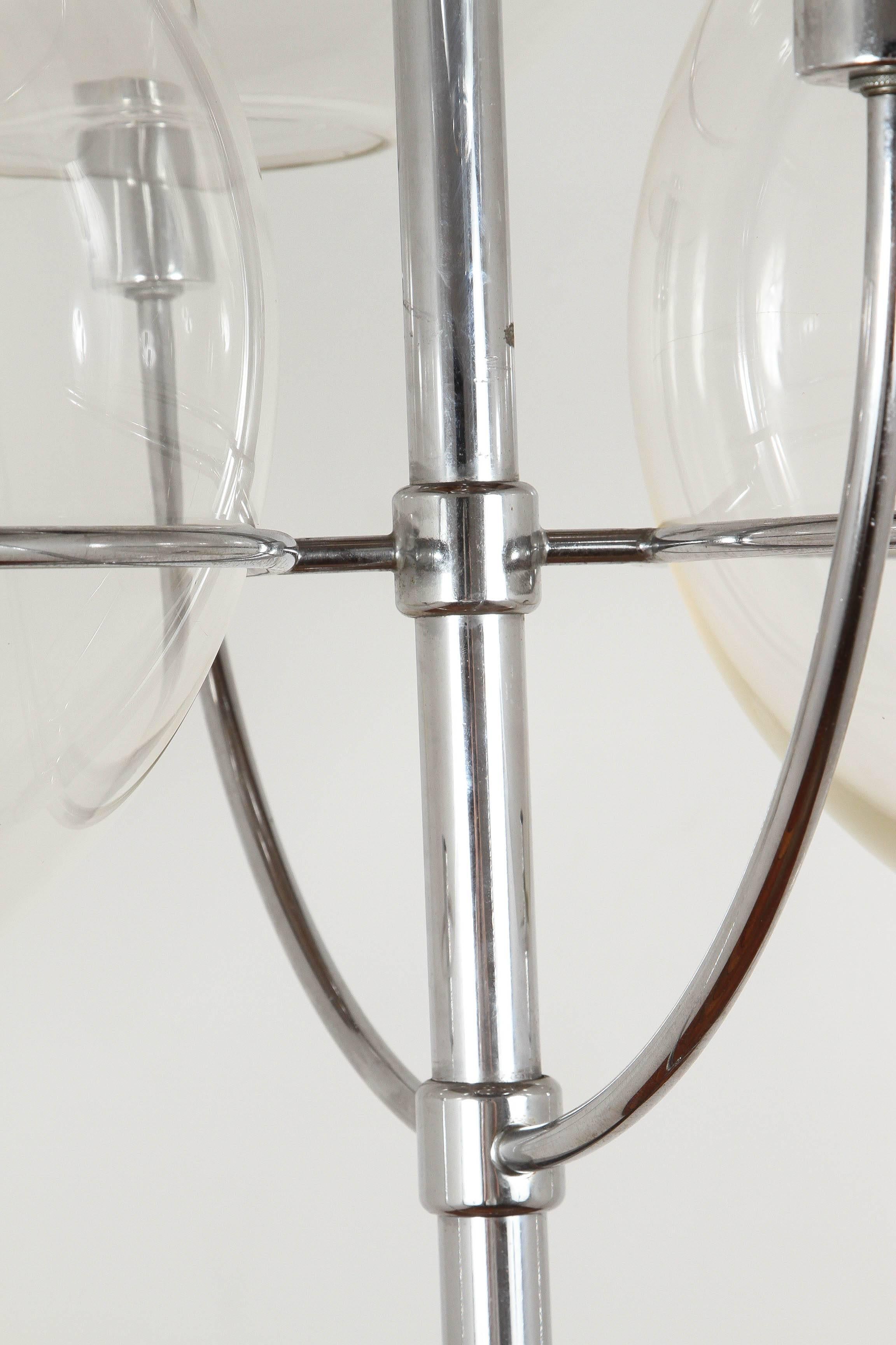 Chrome Luminaire à la manière de Vico Magistretti en vente