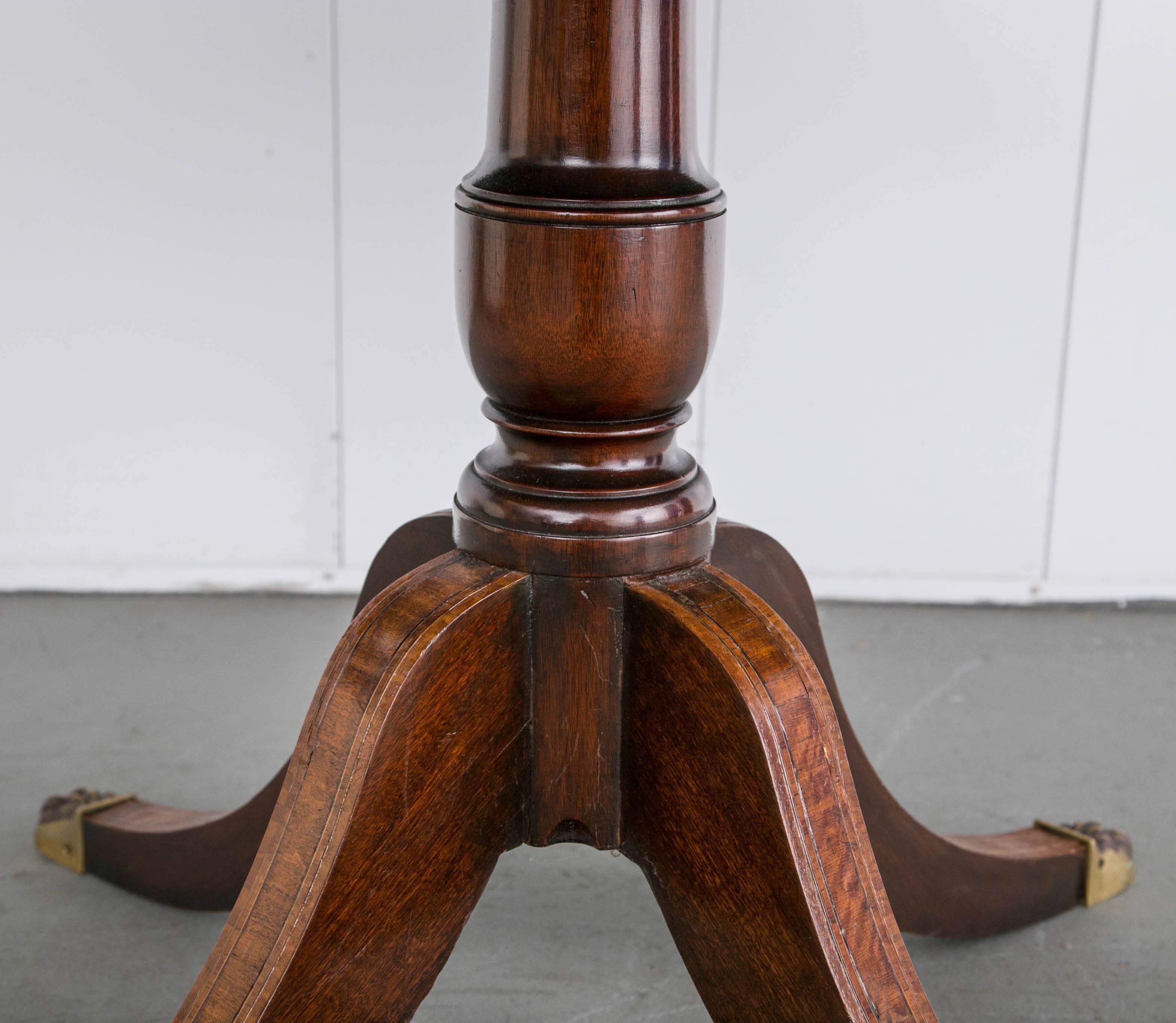 British Late 19th Century Duncan Phyfe Style Tilt-Top Table