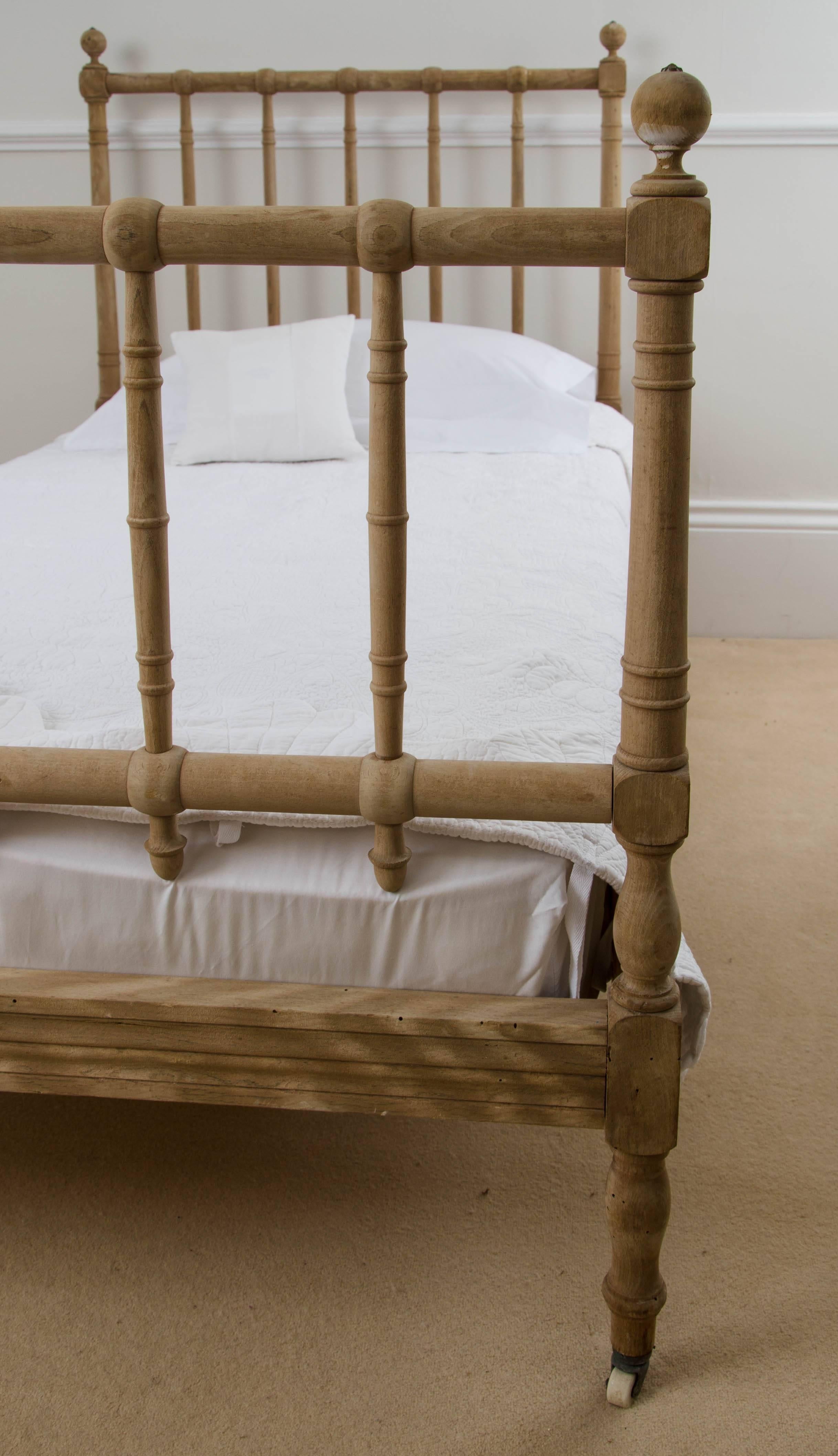 Pair of 19th Century French Single Beds by A. Bastet, Lyon, France 1