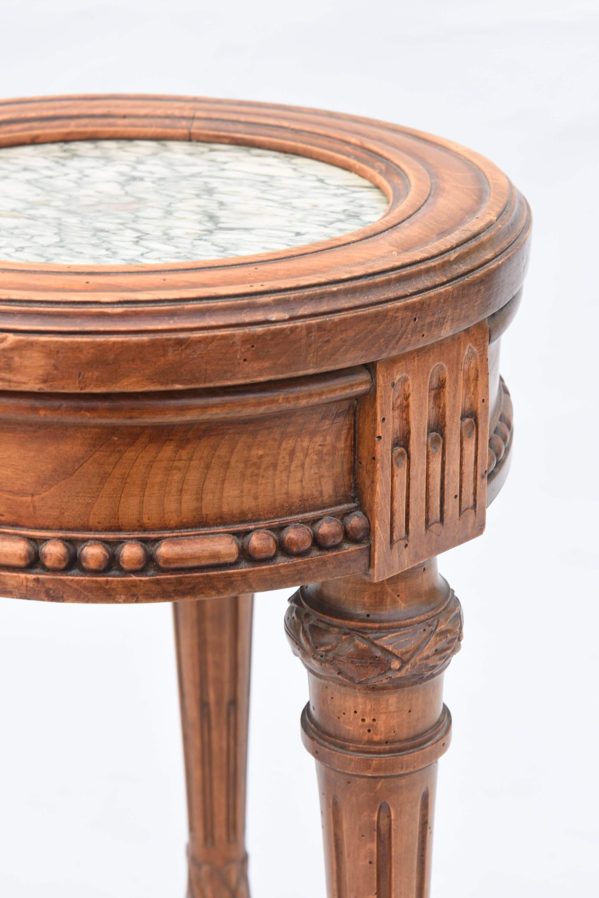Well-carved Walnut 19th Century Accent Table with Marble Top 1