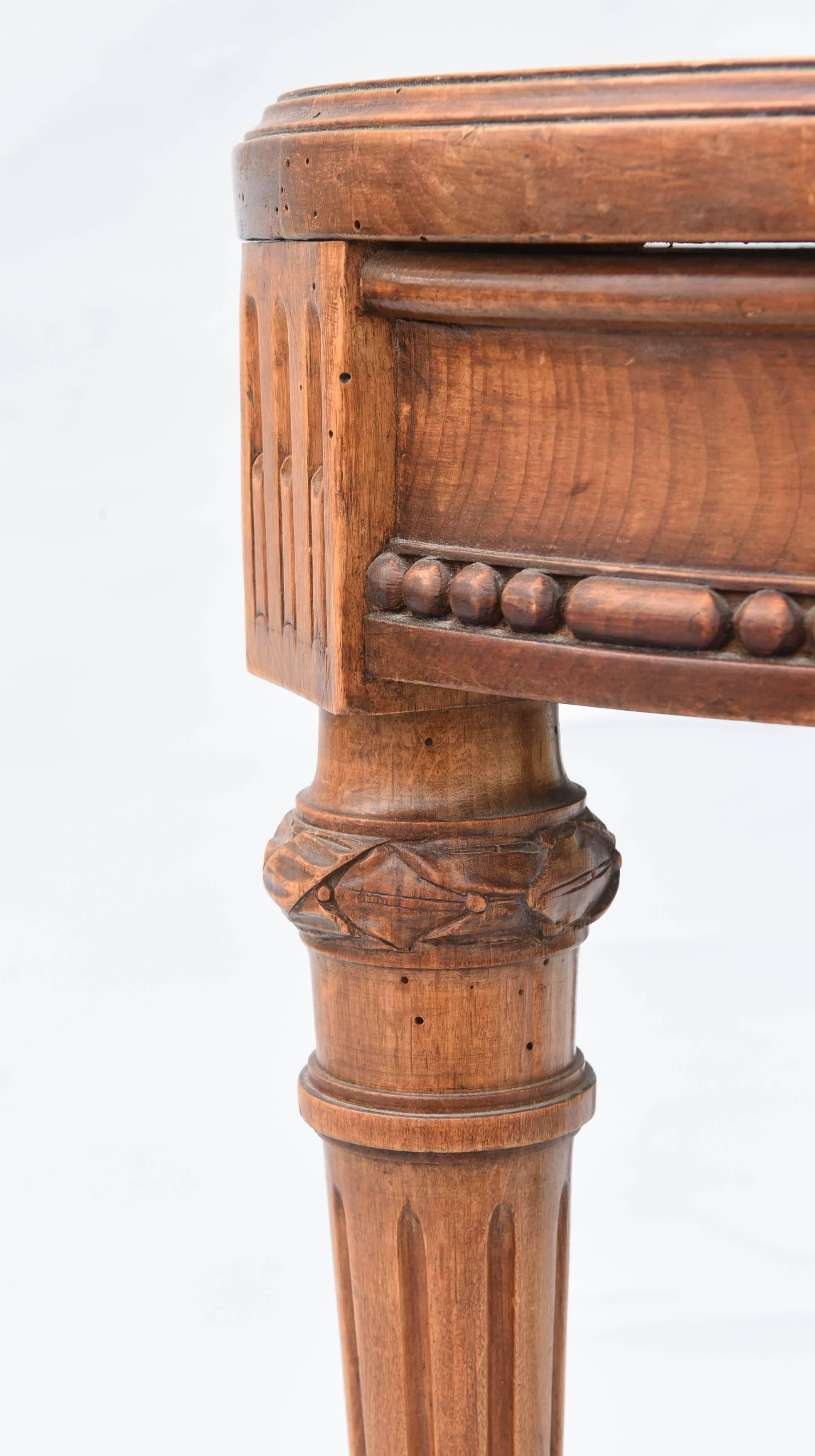 Well-carved Walnut 19th Century Accent Table with Marble Top 2
