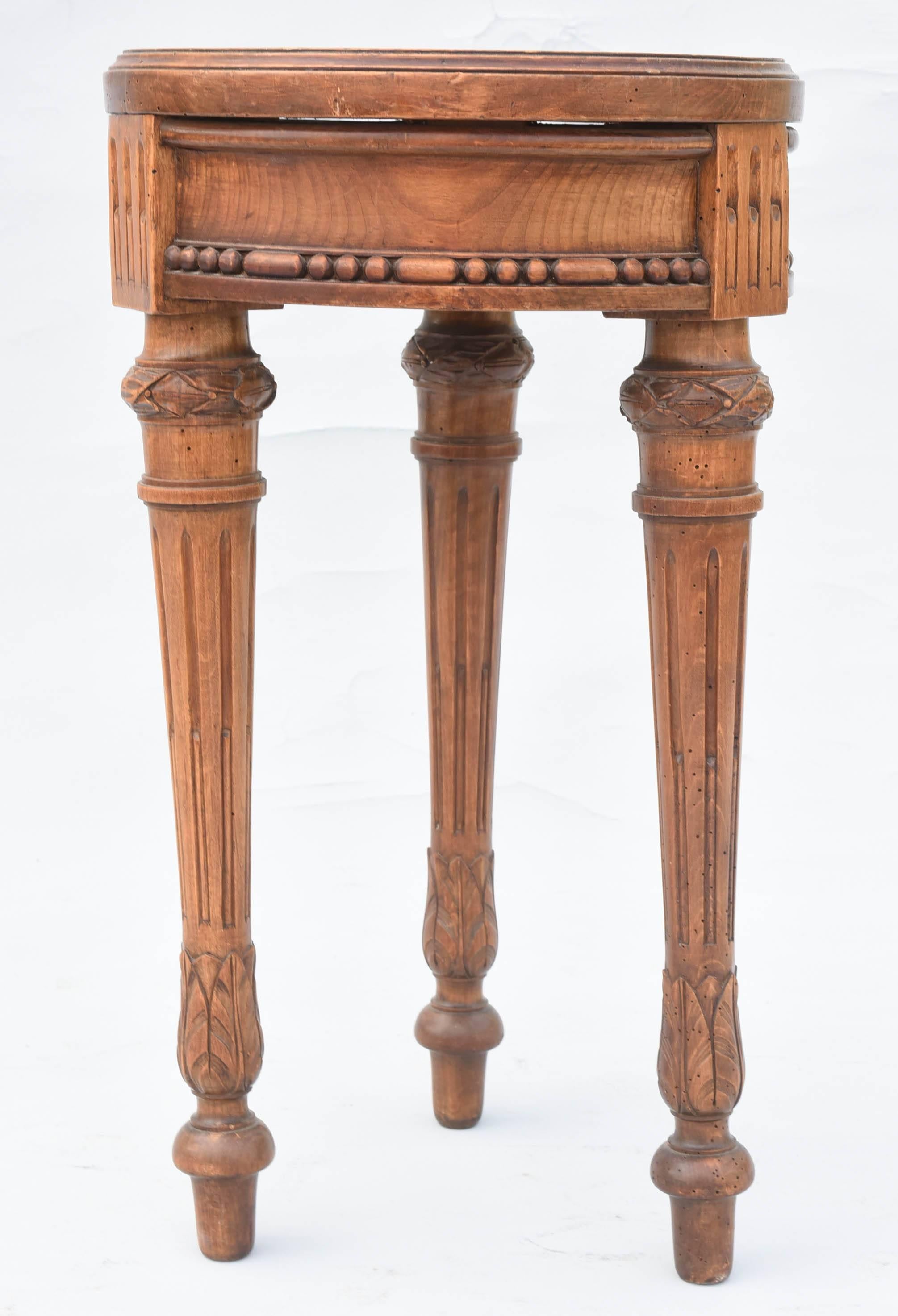 Well-carved Walnut 19th Century Accent Table with Marble Top 3