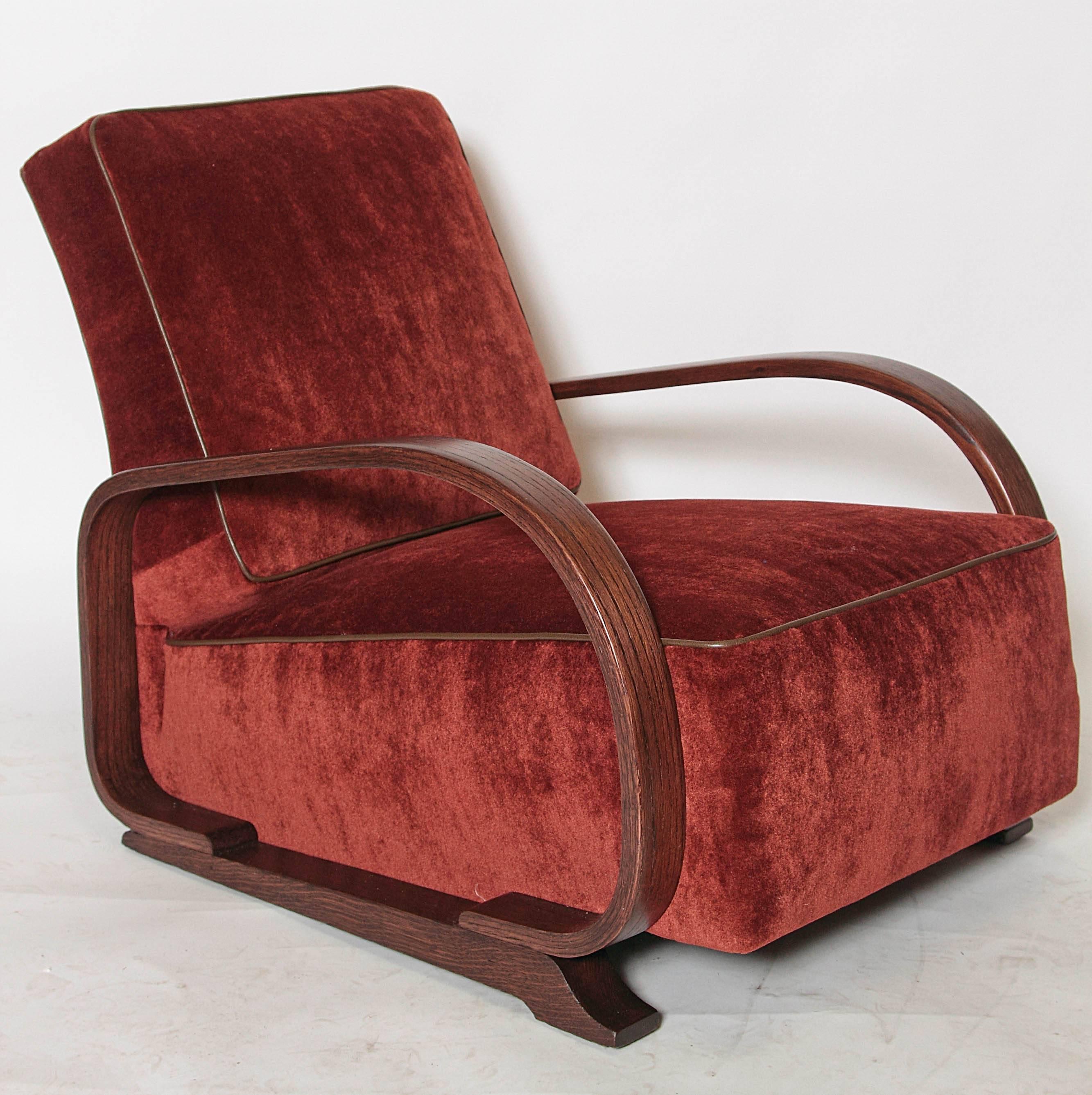 One of Gilbert Rohde's best Art Deco designs for Heywood-Wakefield.
Early example of American streamlining.
Dramatic arched back and canted seat, steam-bentwood frame.
Completely restored, with high-grade mohair and leather piping.
These are