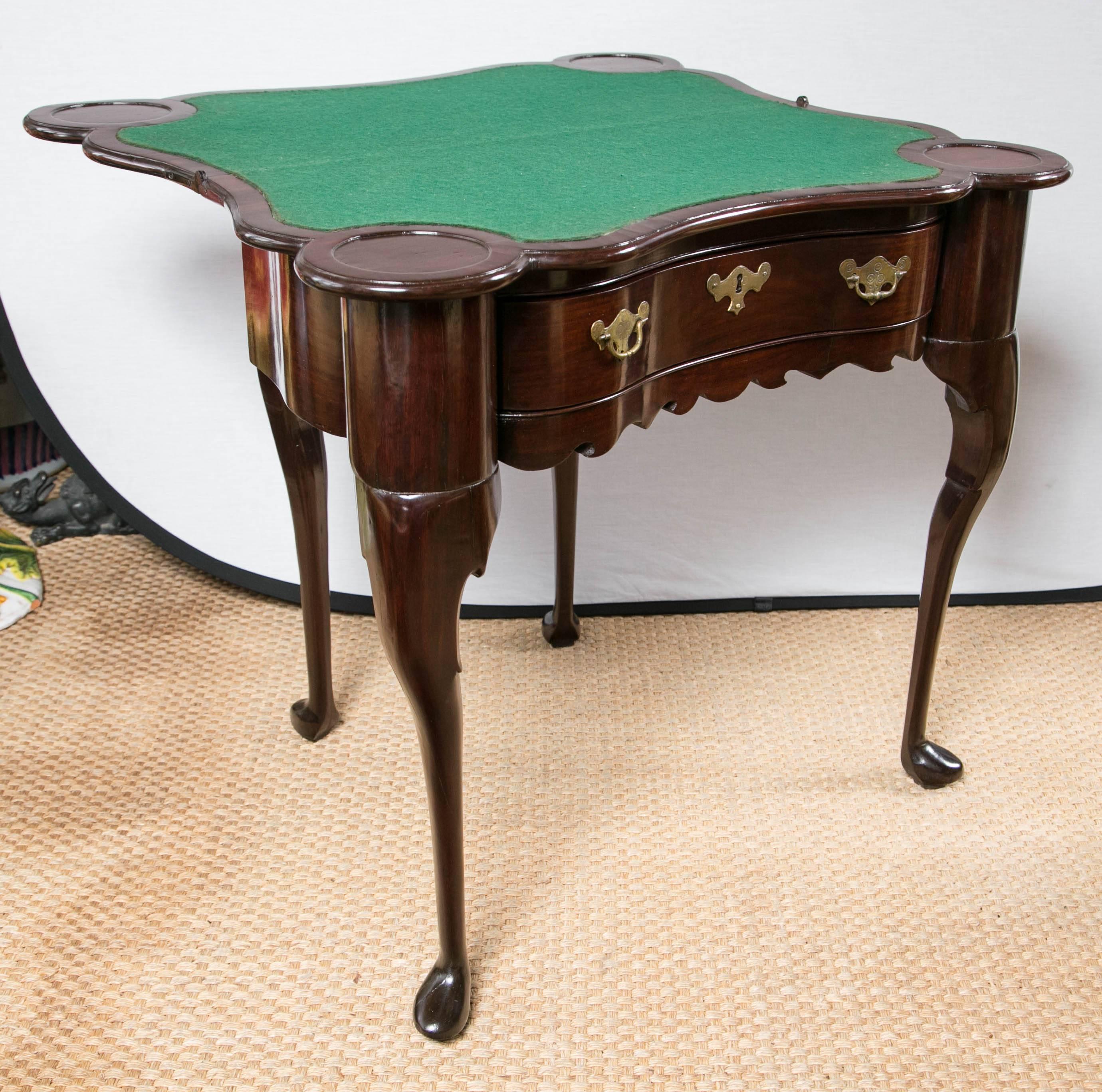 British 18th Century Mahogany Flip-Top Game Table For Sale