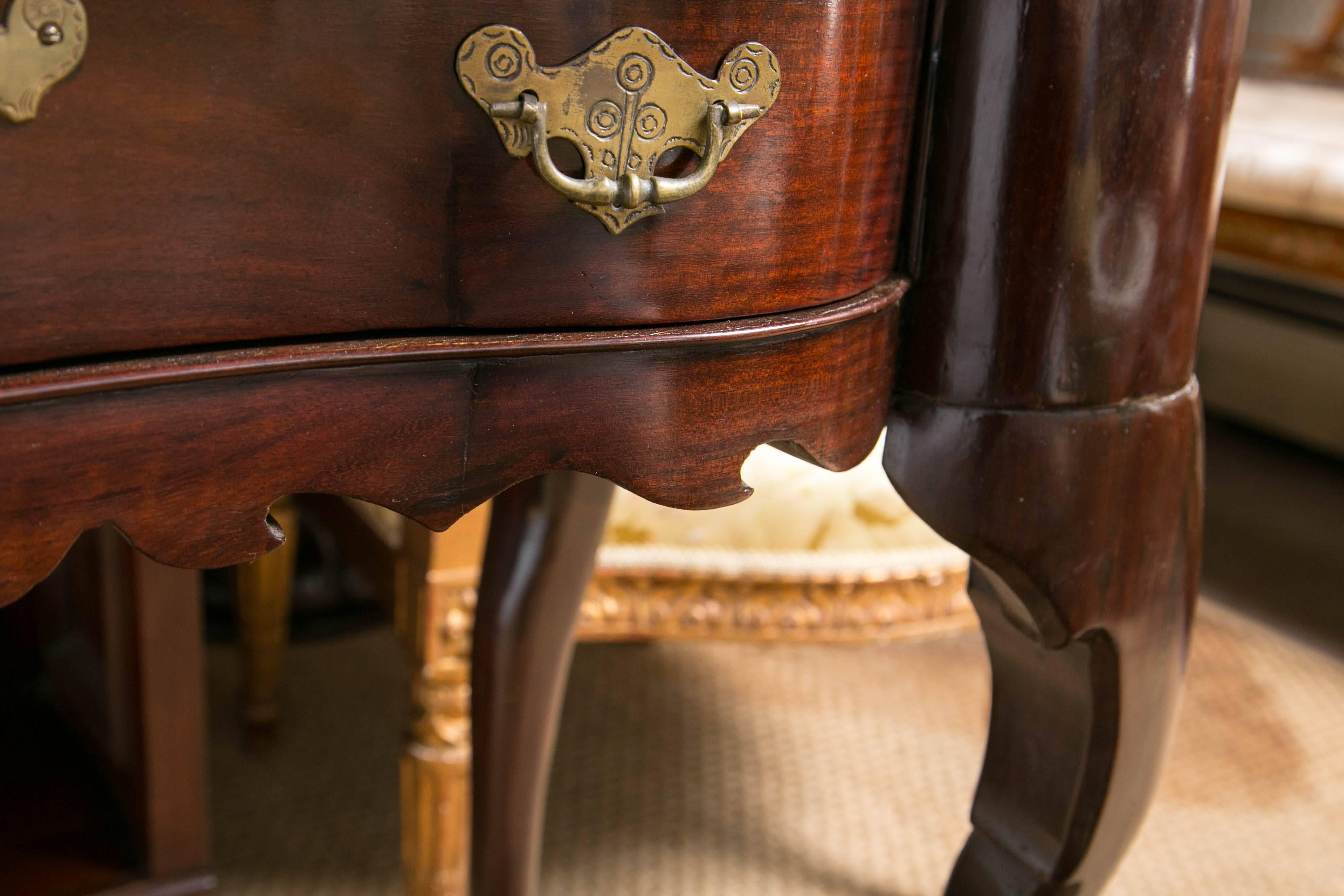18th Century Mahogany Flip-Top Game Table In Excellent Condition For Sale In Woodbury, CT