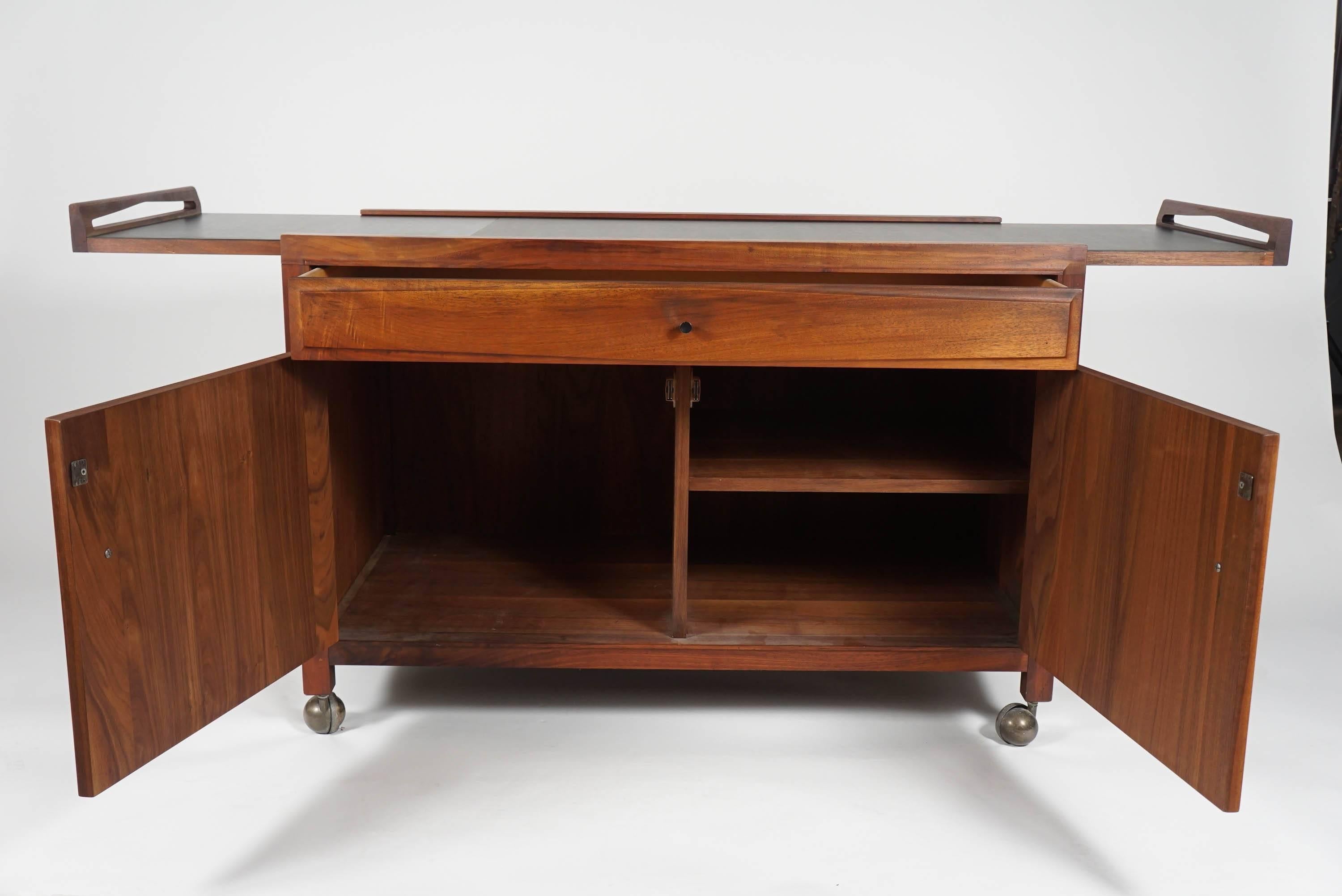 20th Century Walnut Bar/Credenza In Excellent Condition In Kingston, NY