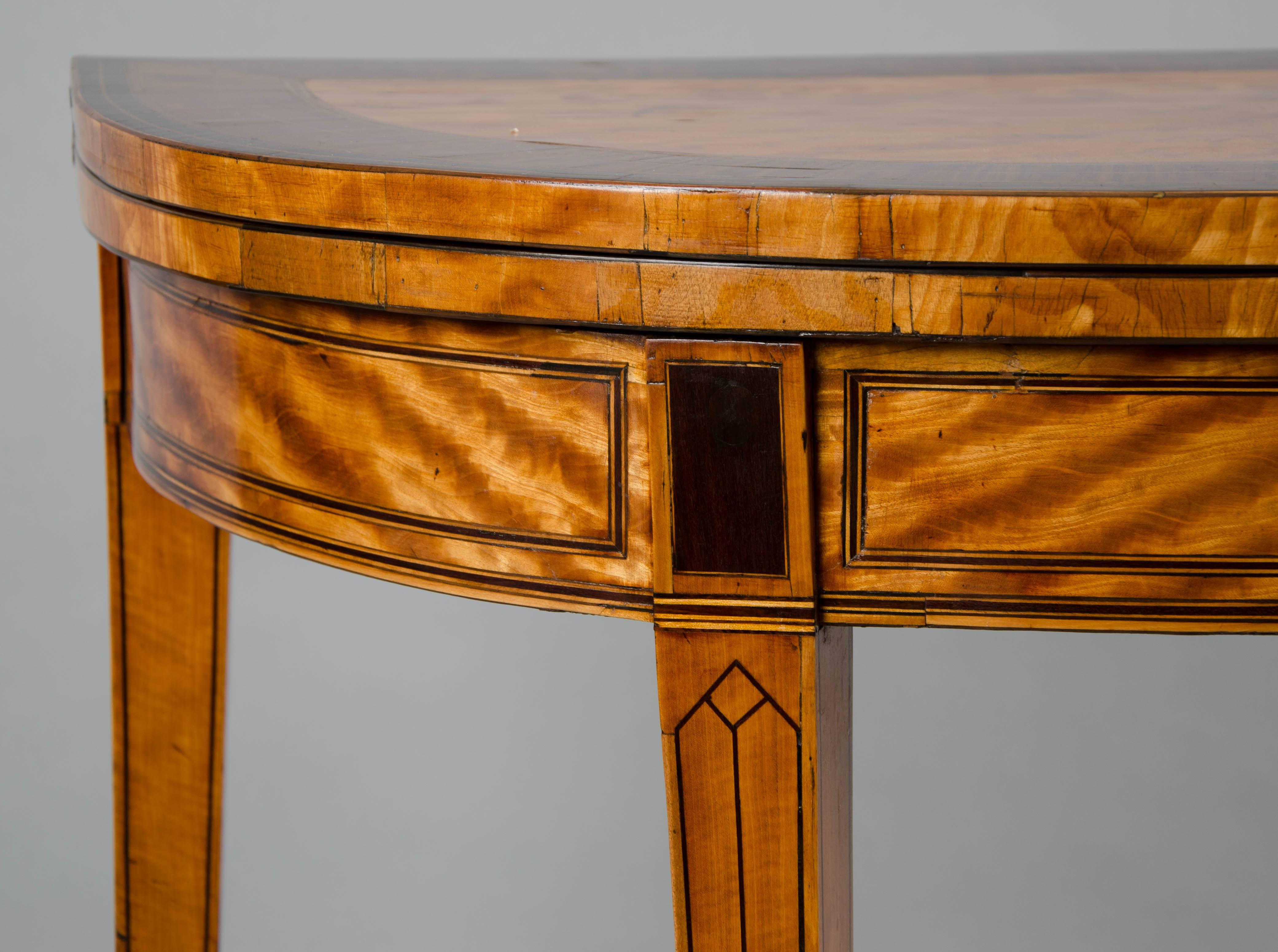 A good satiwood card table with King wood cross banding with fine box inlay.