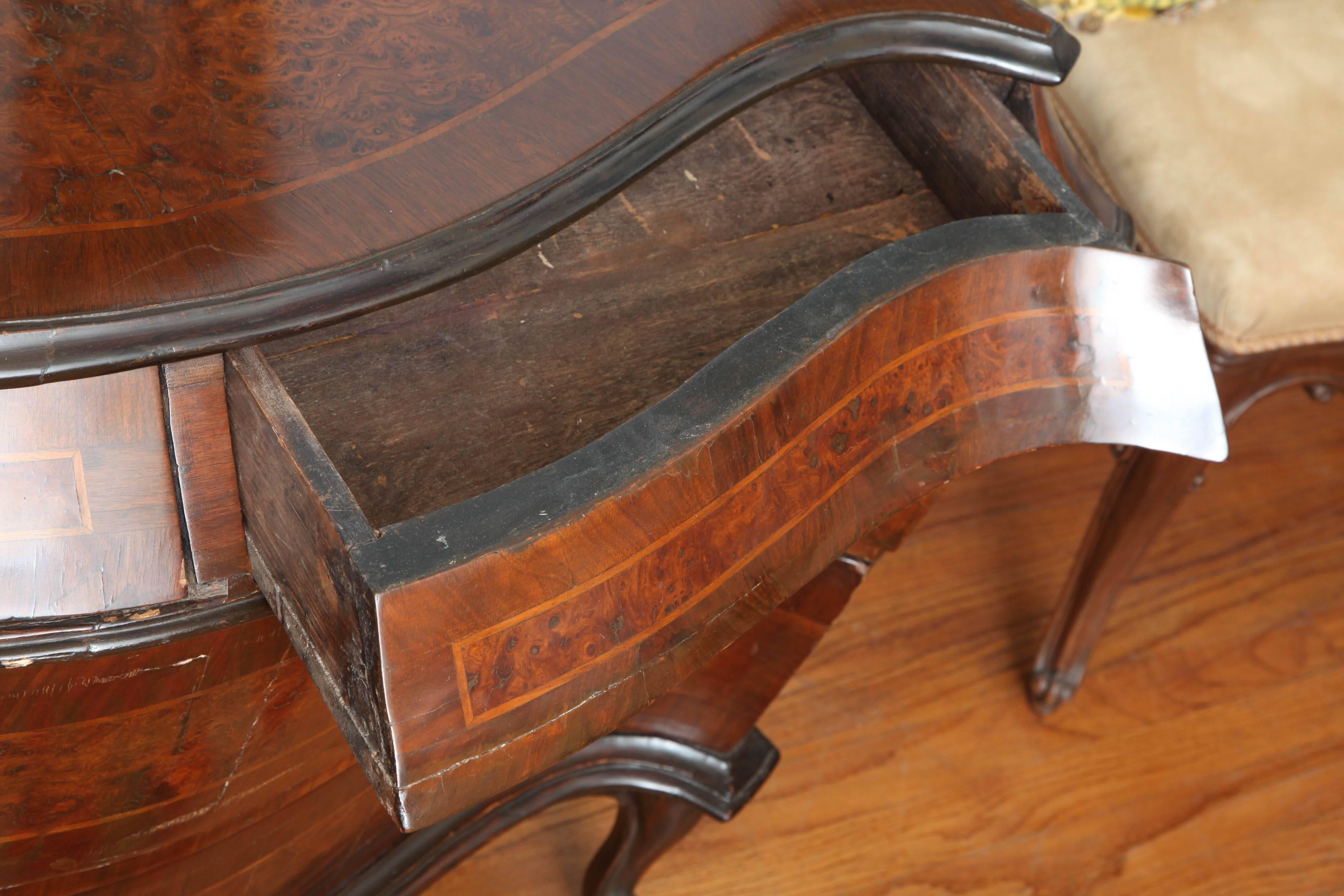 Venetian Mid-18th Century Rococo Walnut and Burl Walnut Commode For Sale 4