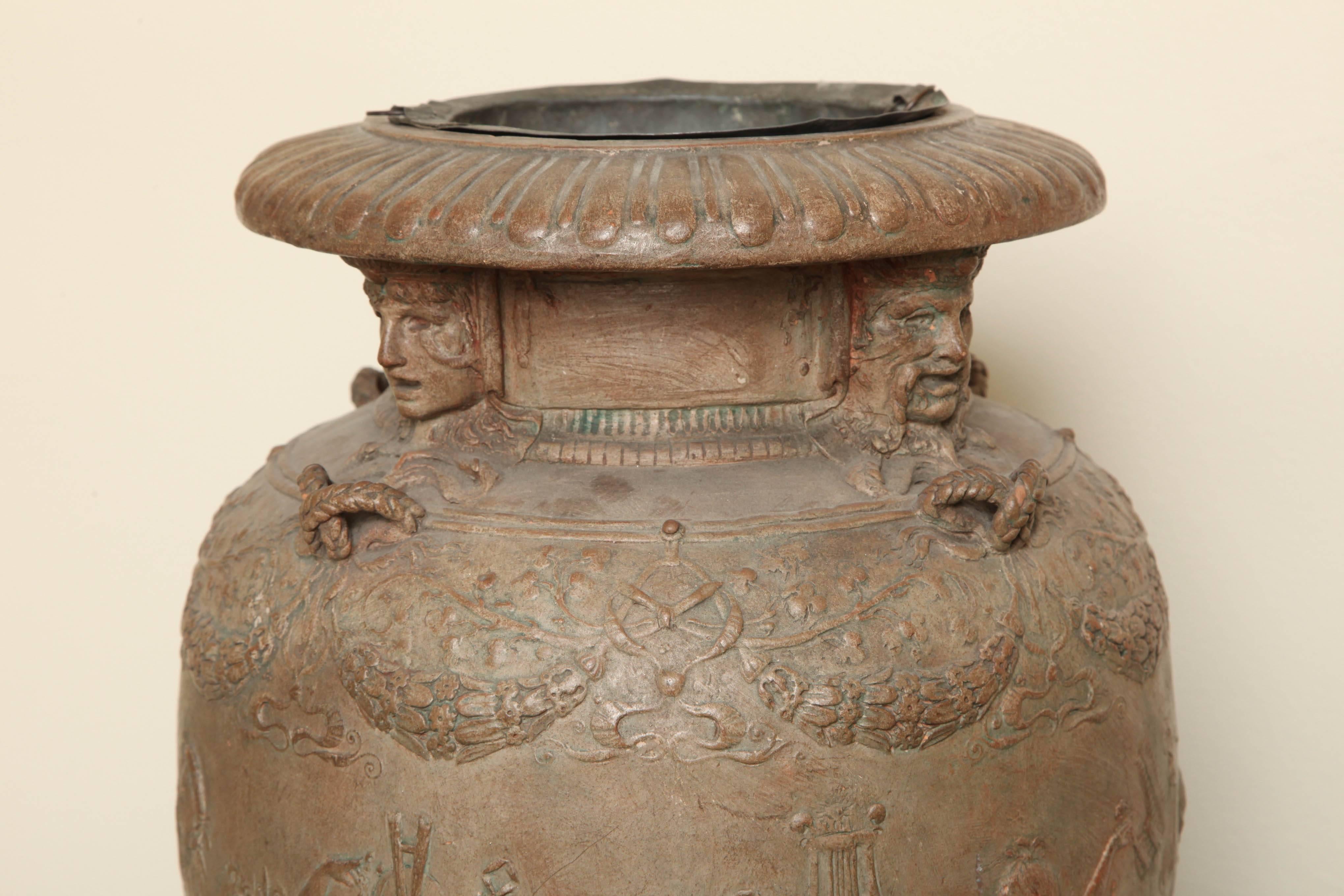 Terracotta Urna Jardiniere in terracotta Gustave-Joseph Chéret in vendita