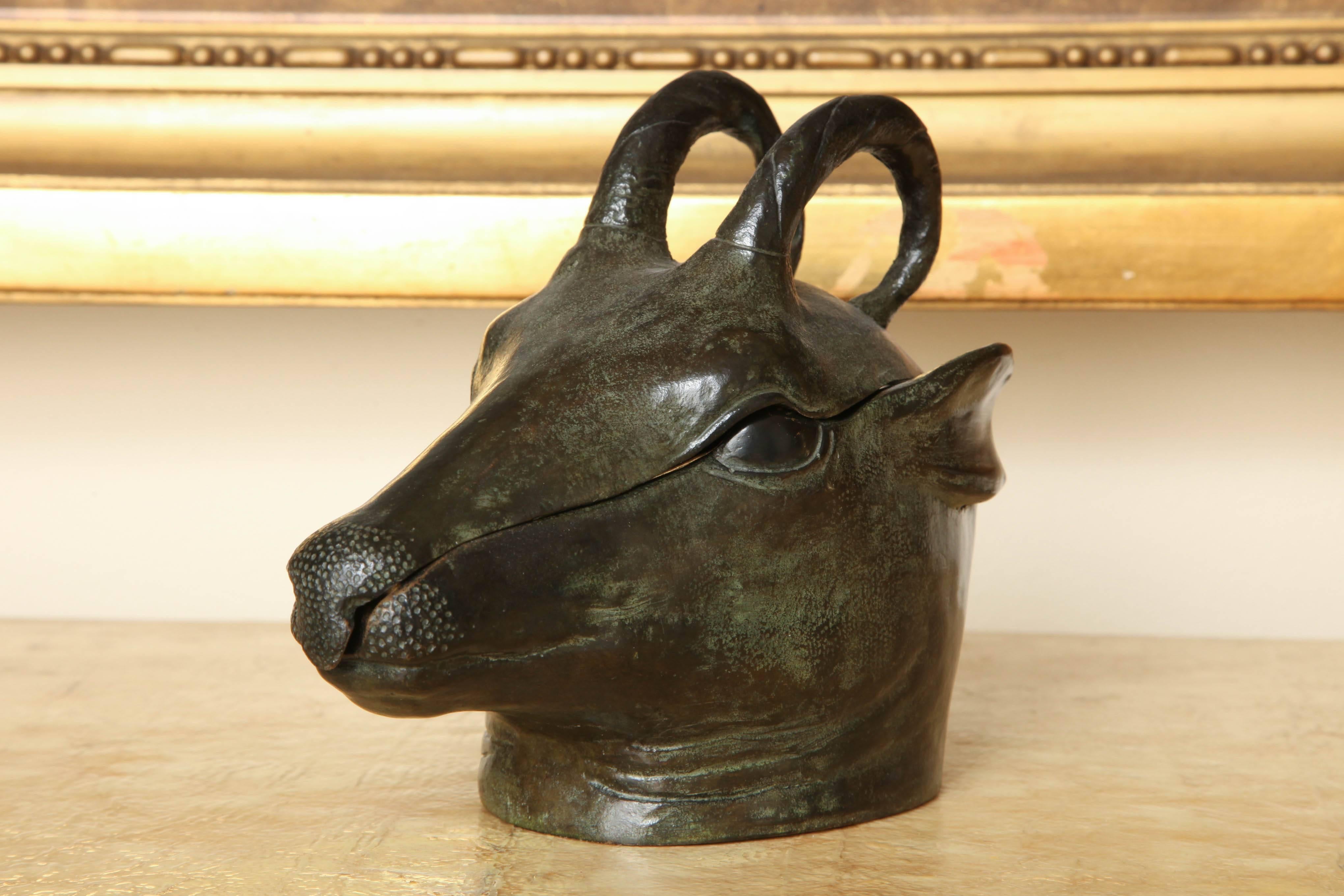 Boîte « Tete de Chamois » en bronze de Paul Simon Excellent état à New York, NY