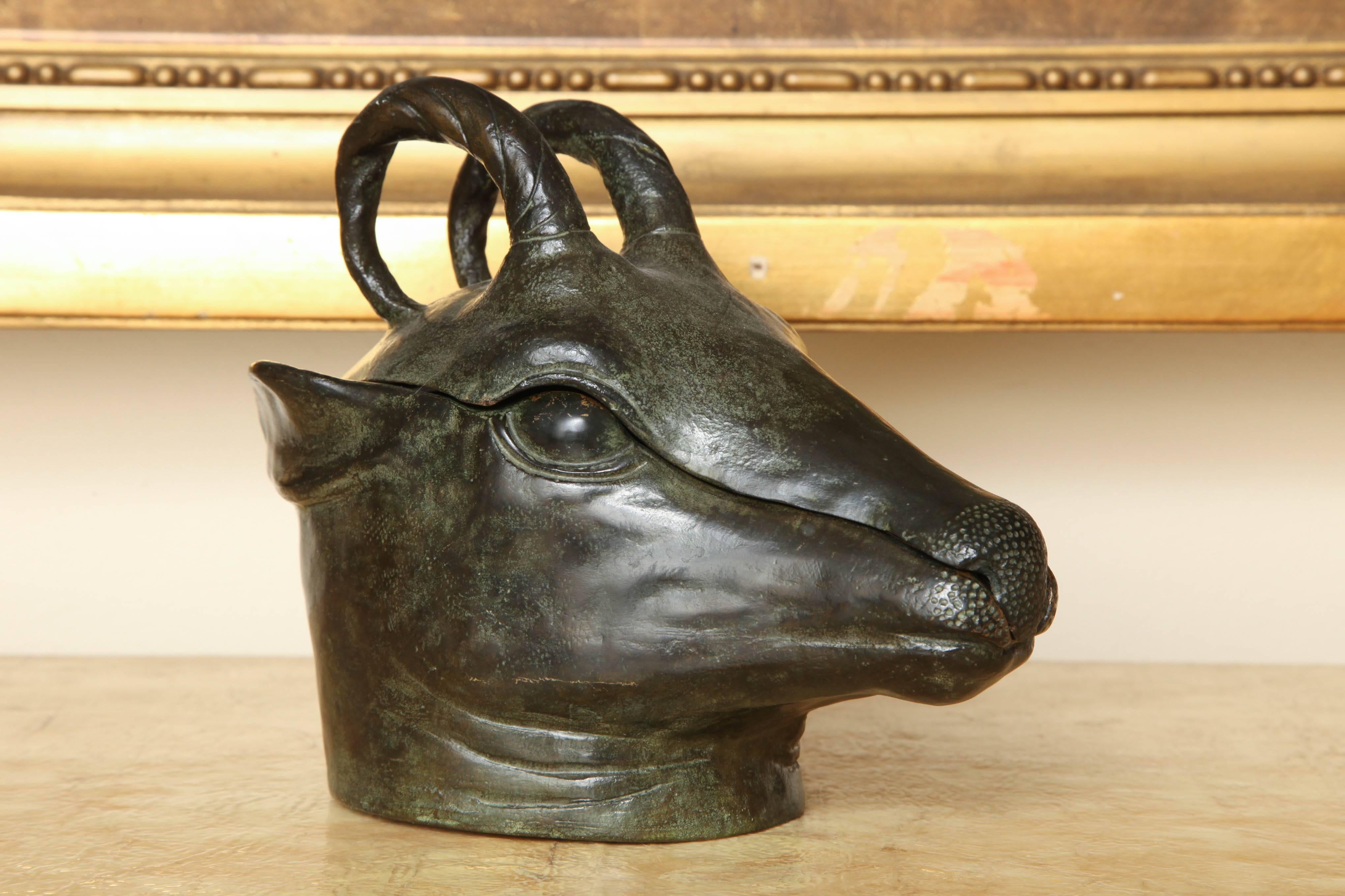 Boîte « Tete de Chamois » en bronze de Paul Simon 3