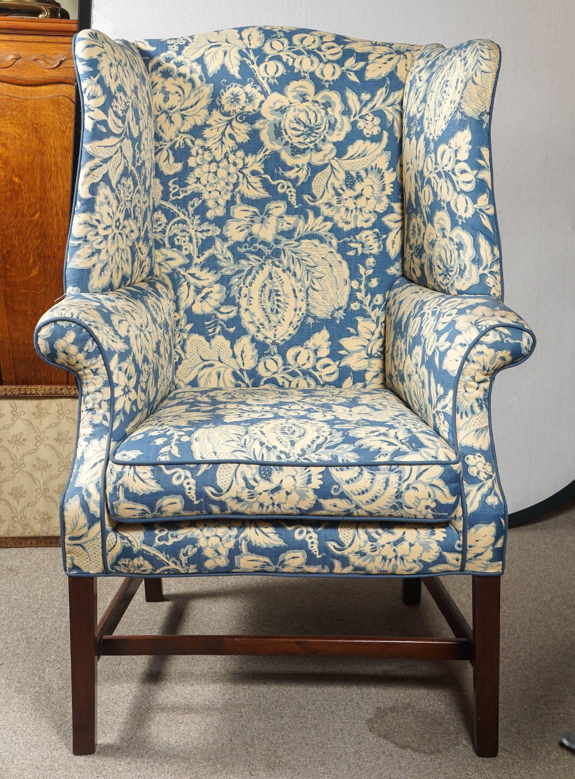 George III wingback chair. Newly upholstered cotton print. 

Measure: 46.5