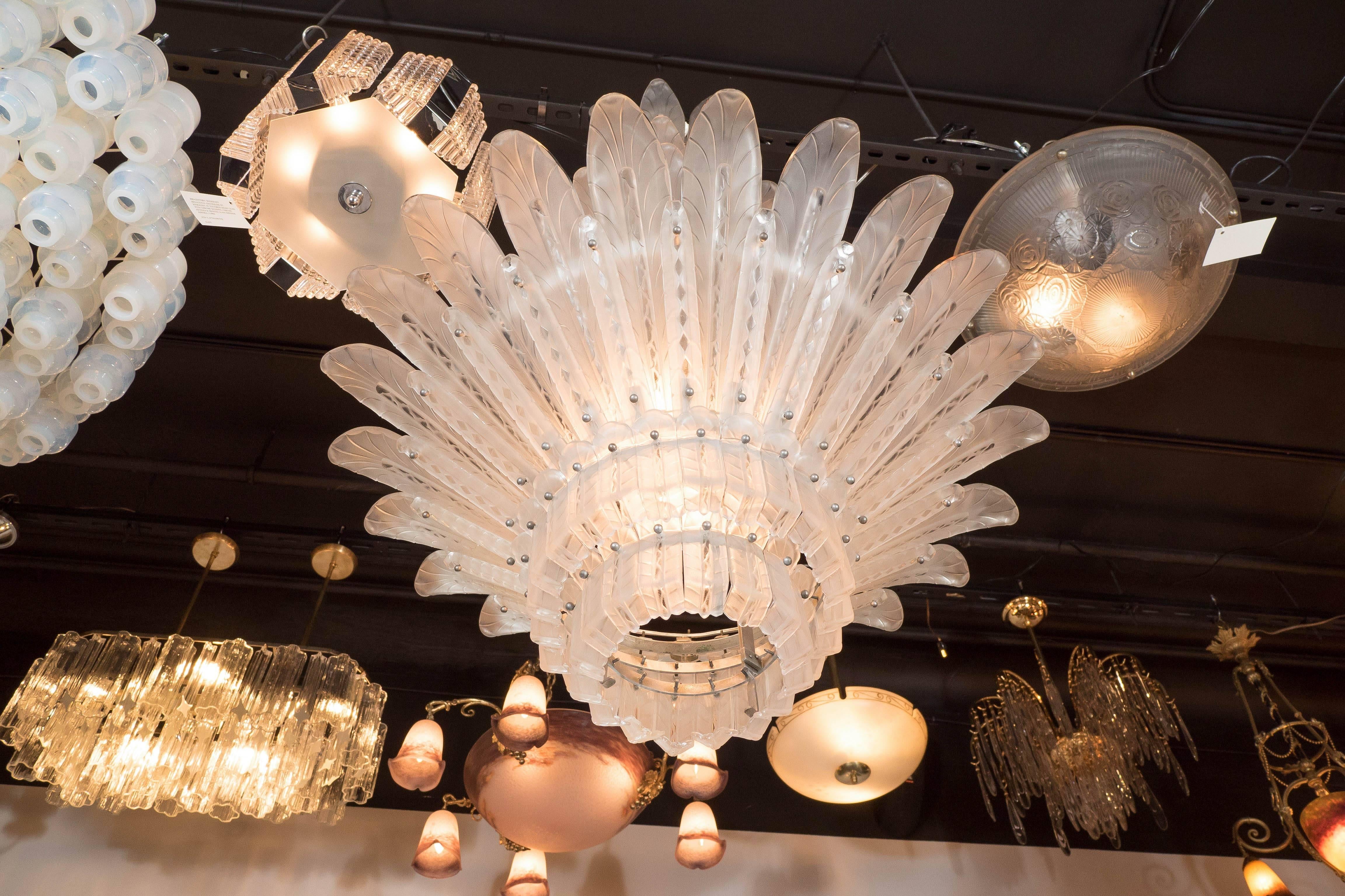 Art Deco Sabino Frosted and Clear Plume Chandelier In Excellent Condition In New York, NY