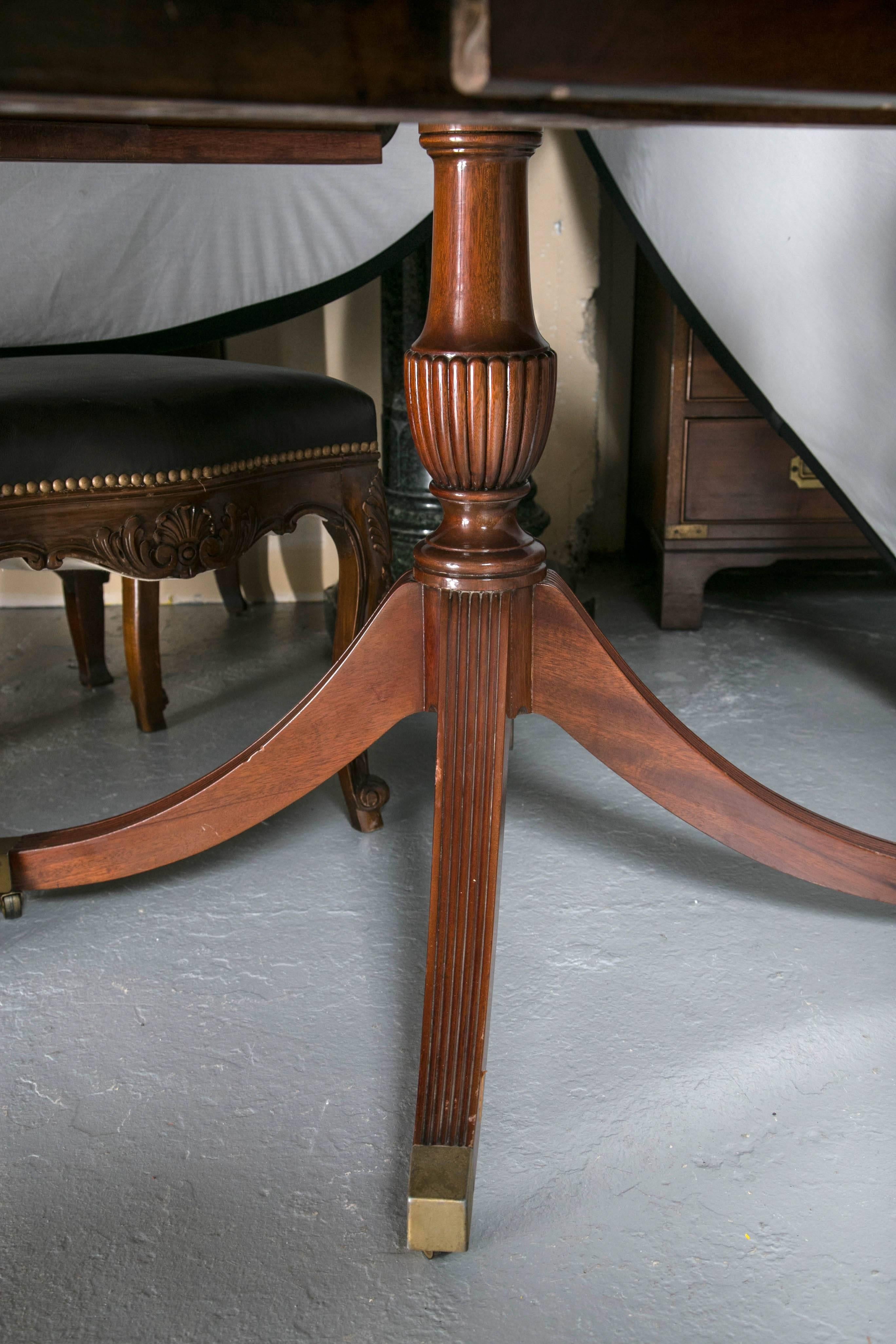 American Georgian Style Mahogany Banded Dining Table by Baker with Two Leaves