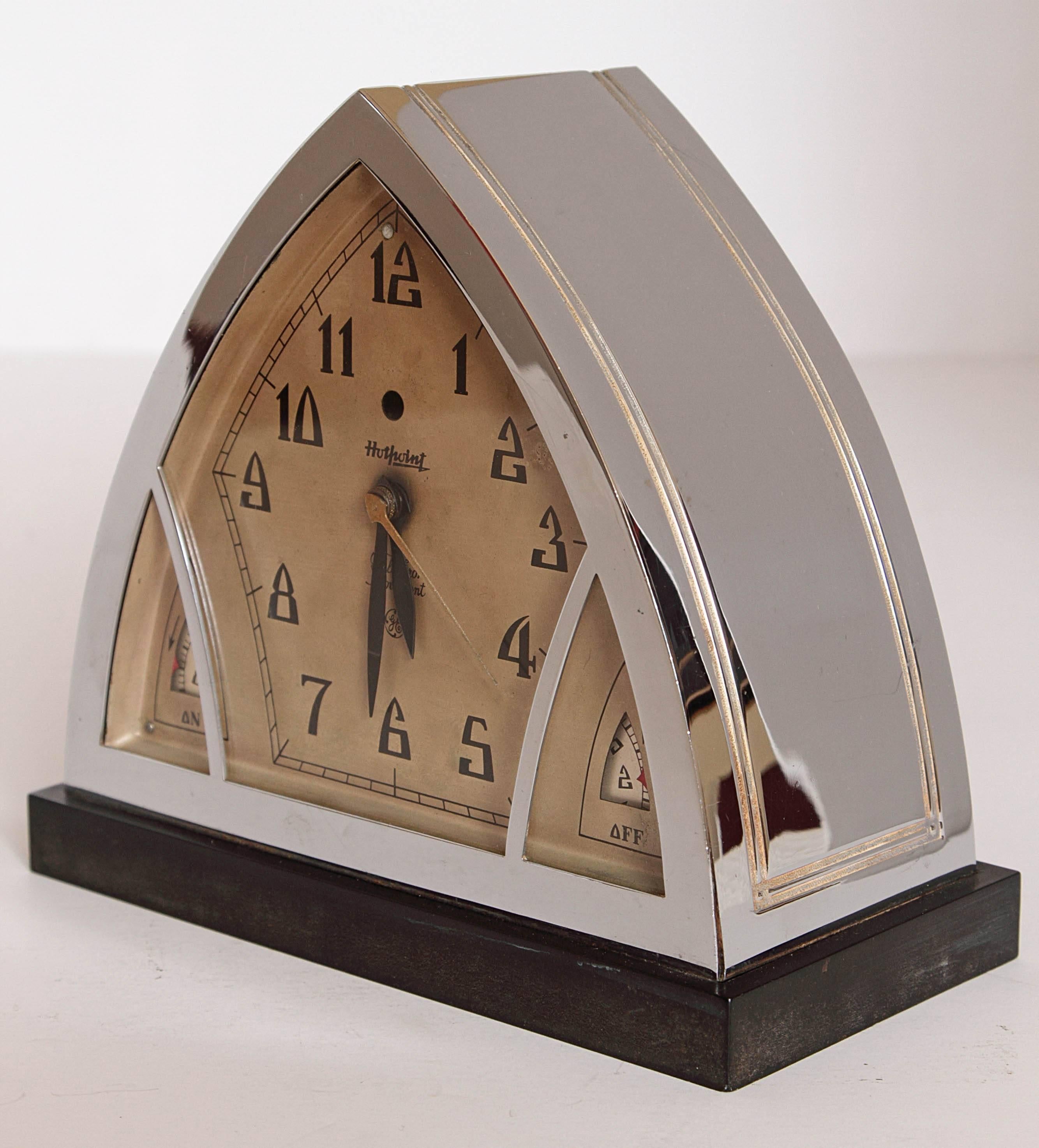 Another of the early Classic American Industrial re-designs by Patten.
Design Patent USD83642S, 1930, for the Edison General Electric Appliance Company,
large Cathedral-shaped chrome and Bakelite range - slave timer/clock, with stylized