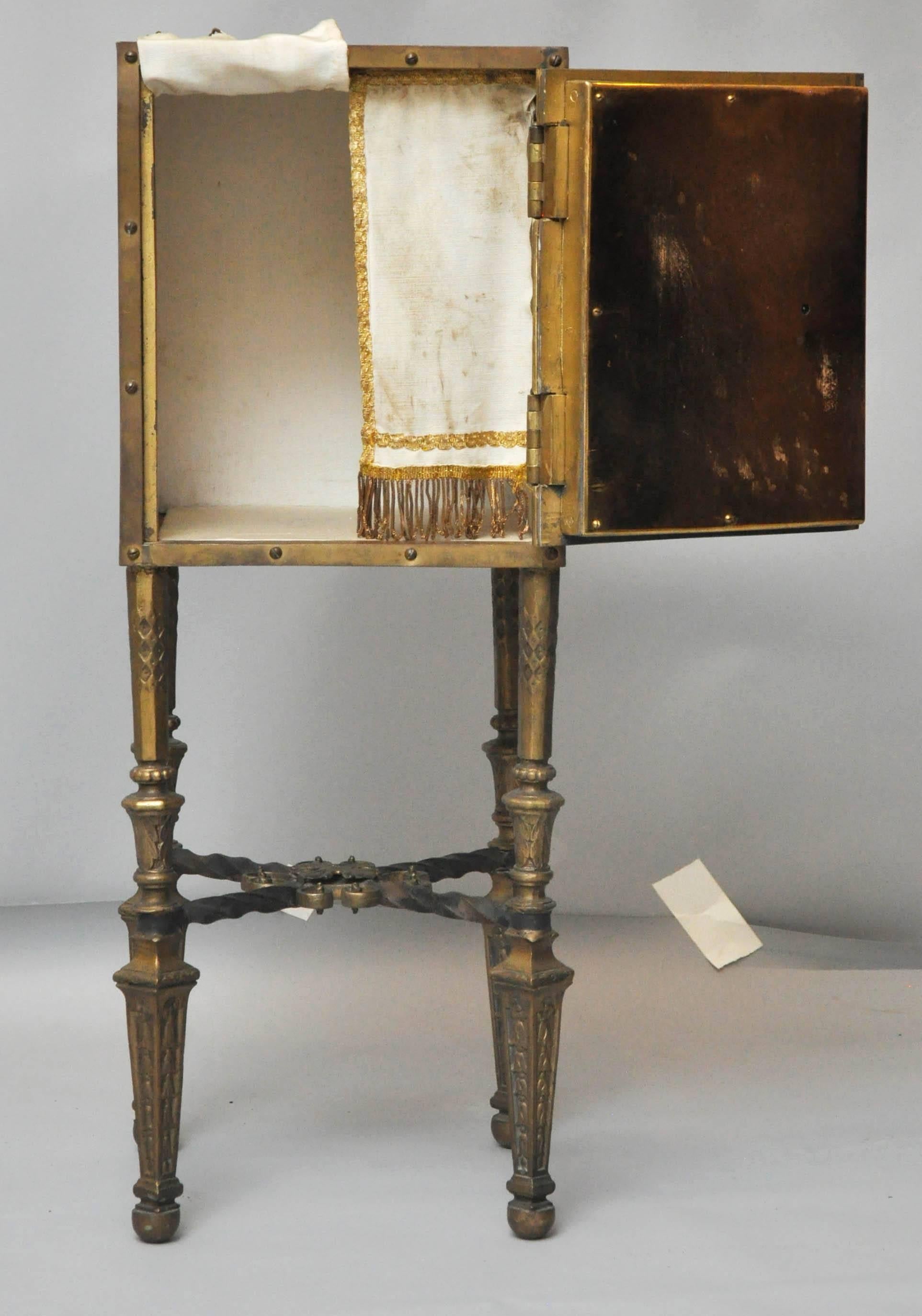 19th Century Bronze Tabernacle End Table In Excellent Condition For Sale In Chicago, IL